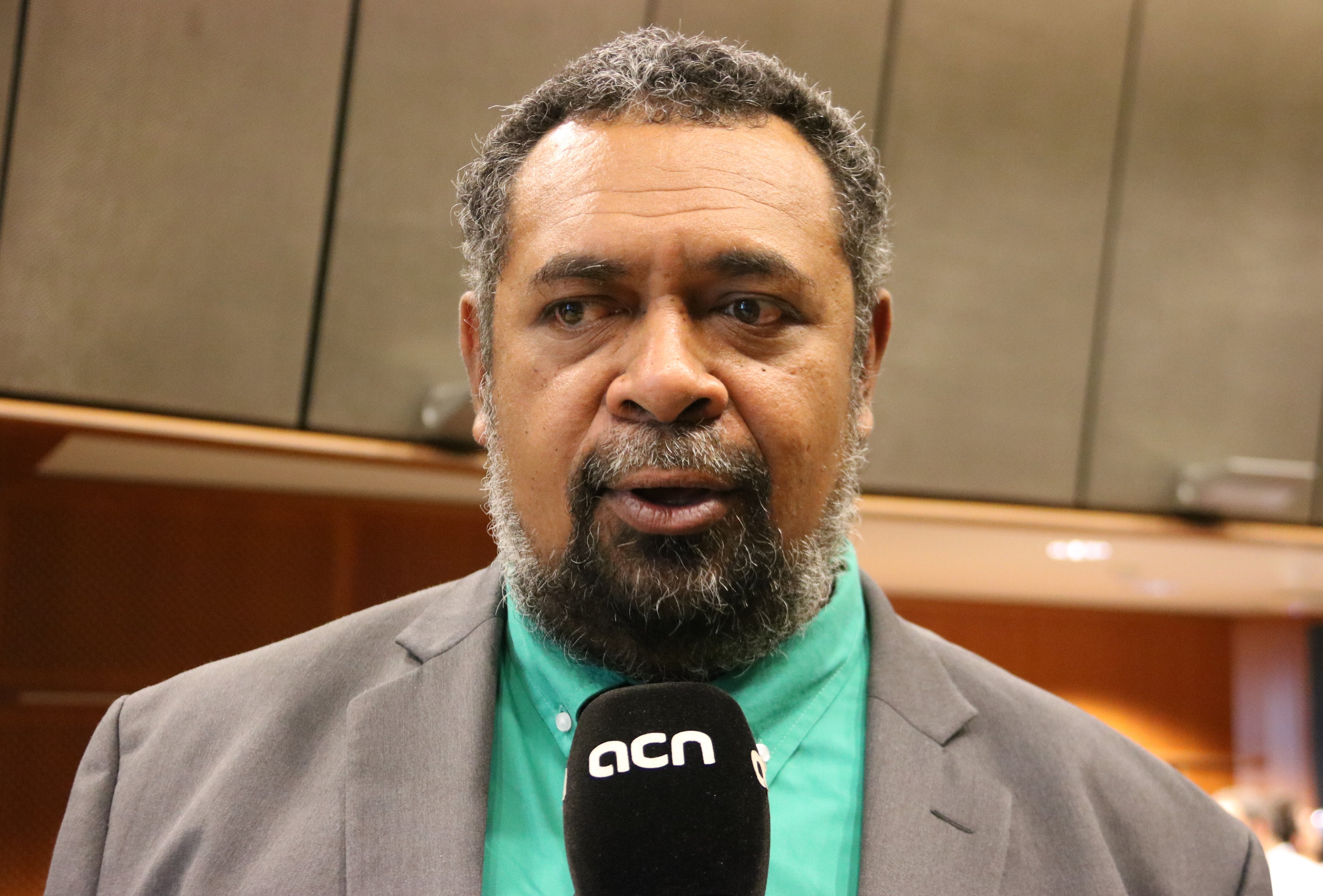 Nova Caledònia encara el referèndum d'independència amb la mirada a Catalunya