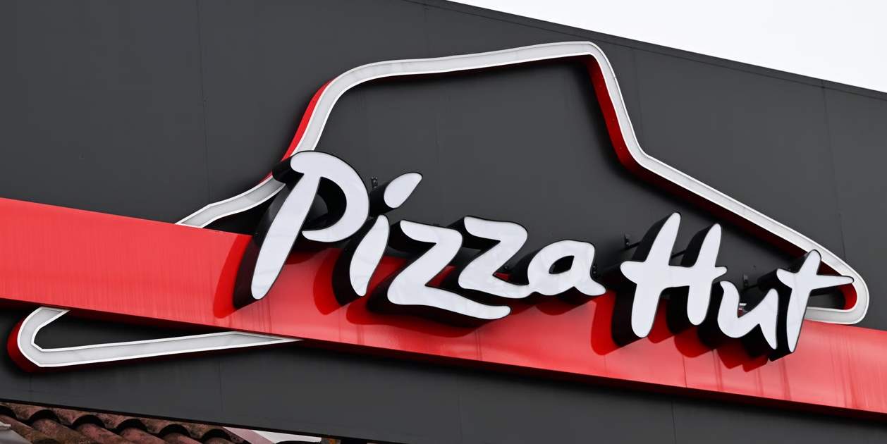 Pizza Hut va començar a controlar les seves botigues amb IA i les pizzes van començar a arribar fredes