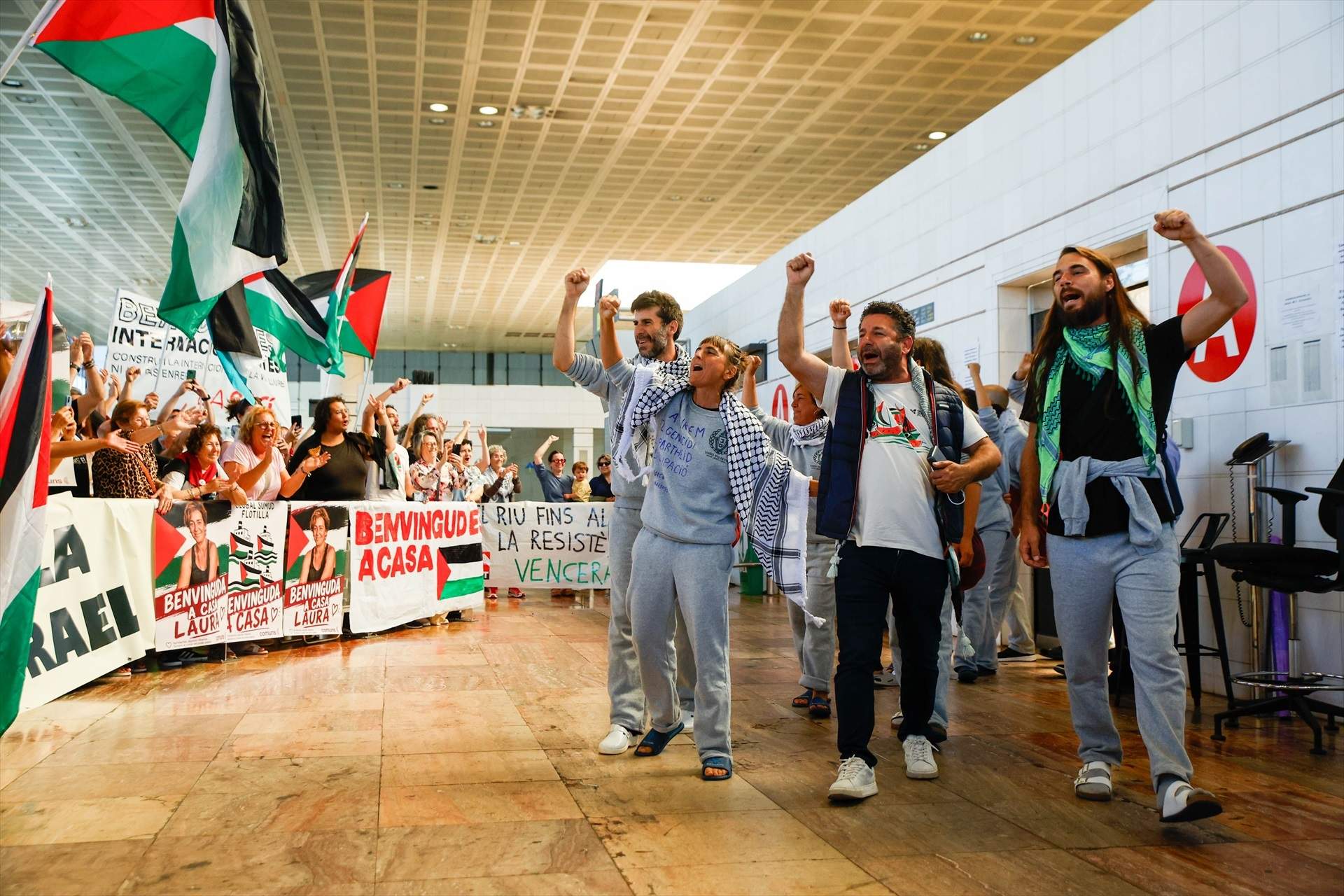 Llegan a Barcelona los activistas de la flotilla, que denuncian las "torturas y violaciones" de Israel