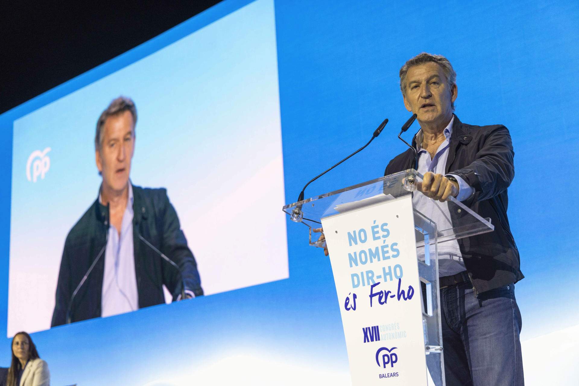 Feijóo asegura que Zapatero "tenía el Gobierno detrás": "No era un jubilado haciendo negocios"