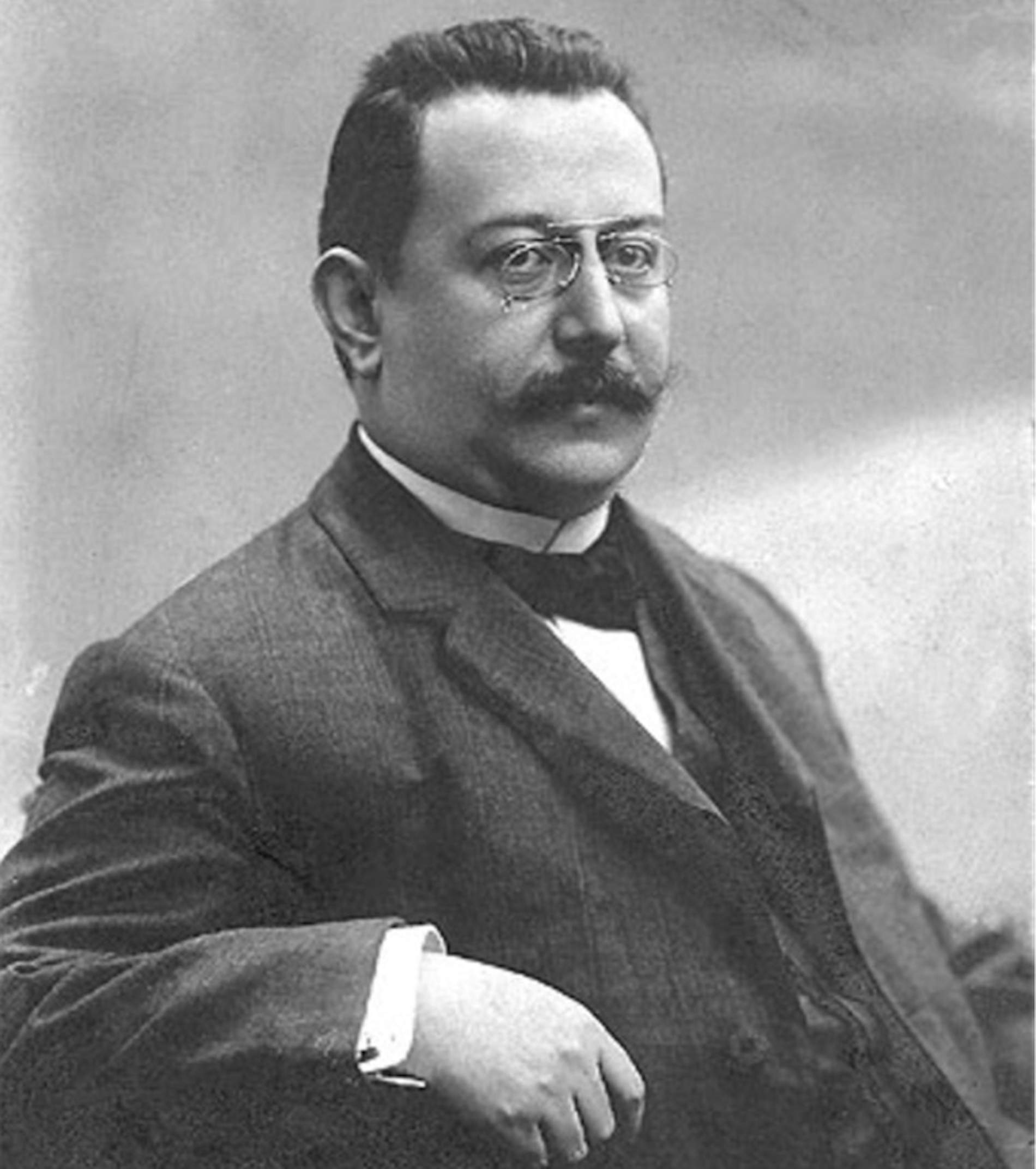 Fotografia d'Enric Prat de la Riba (1914). Font Institut d'Estudis Catalans Fotografia d'Enric Prat de la Riba (1914). Font Institut d'Estudis Catalans