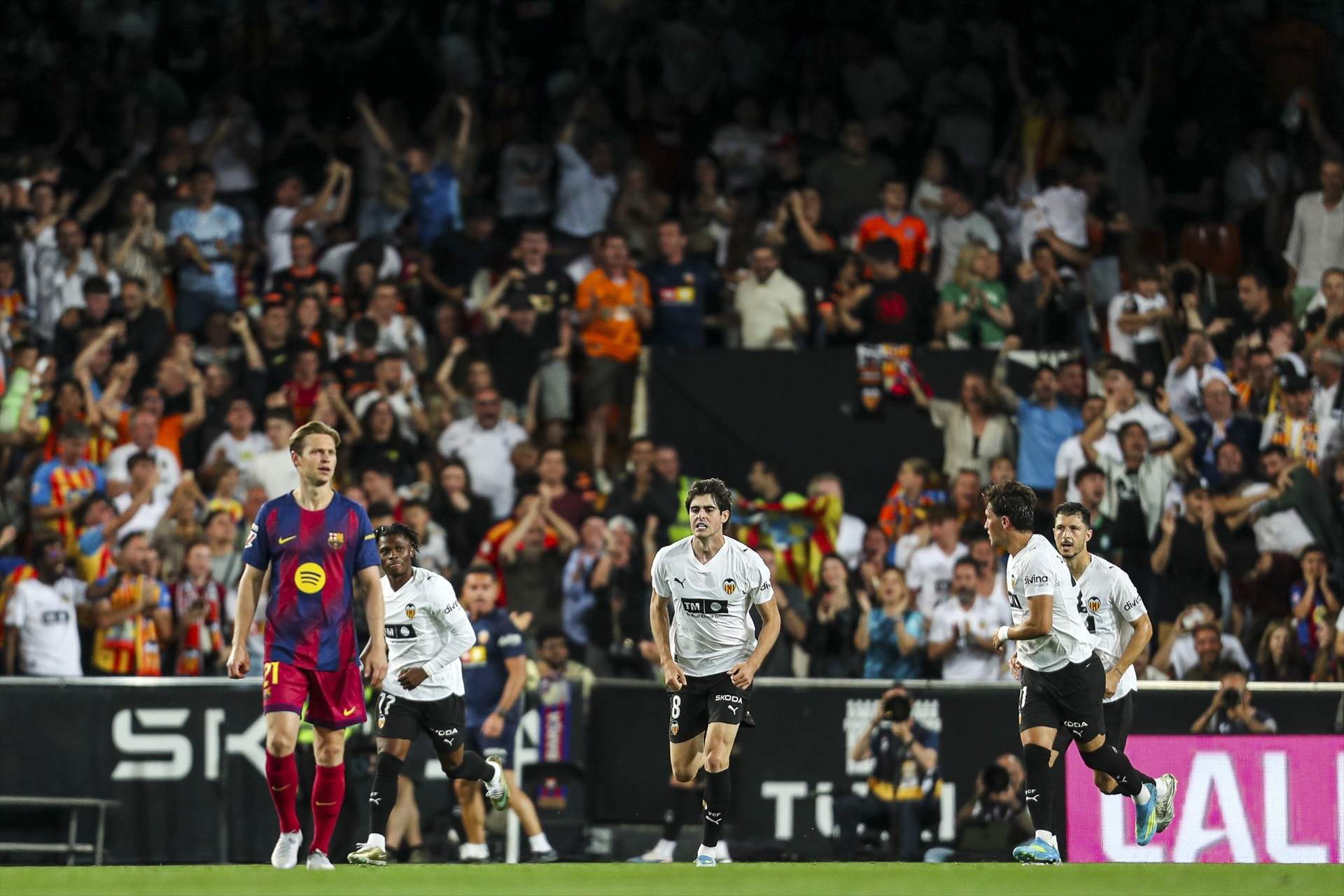 Un Barça descafeïnat tanca la Lliga amb una derrota contra el València (3-1)