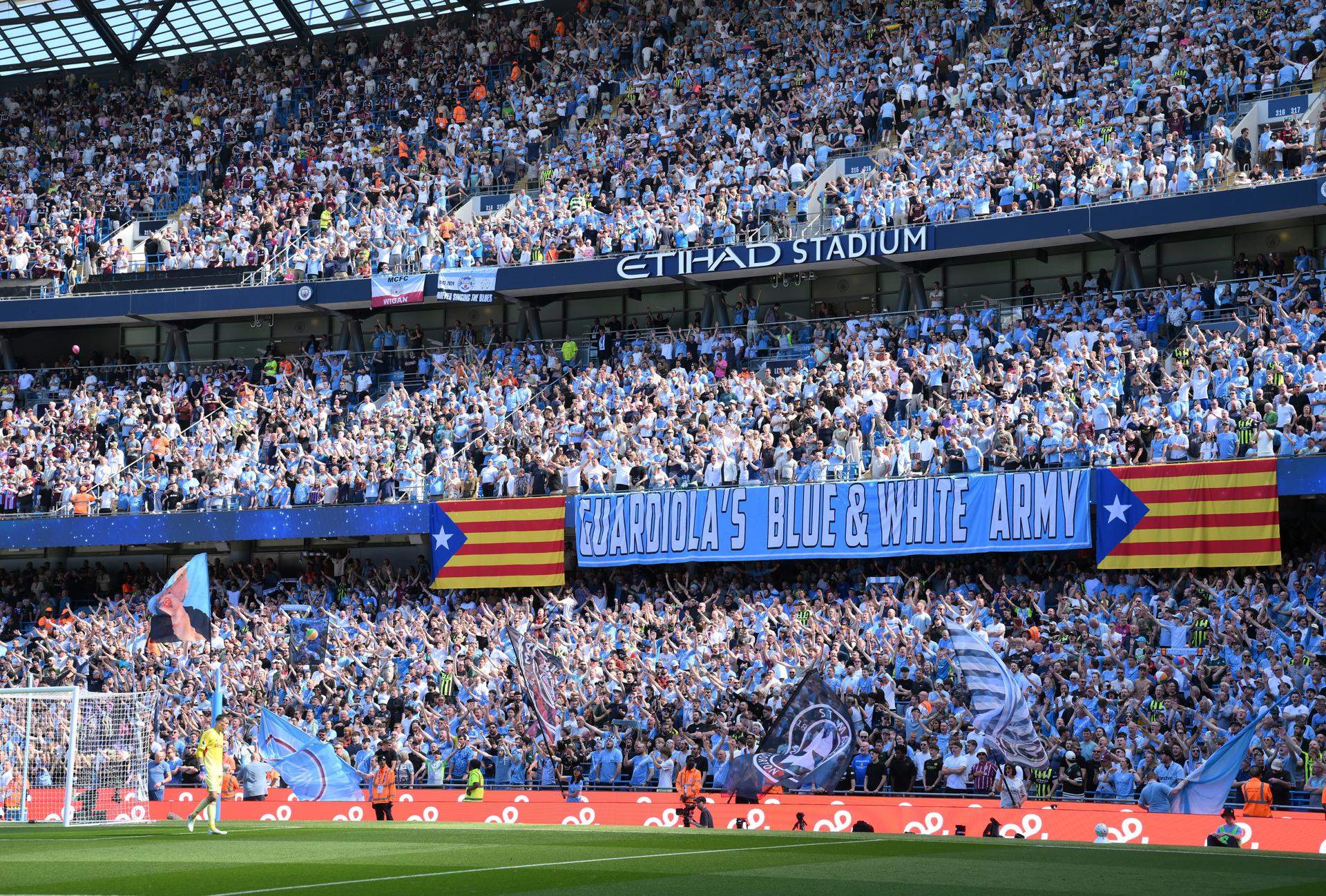 L’Etihad llueix dues estelades gegants en el comiat de Guardiola del Manchester City