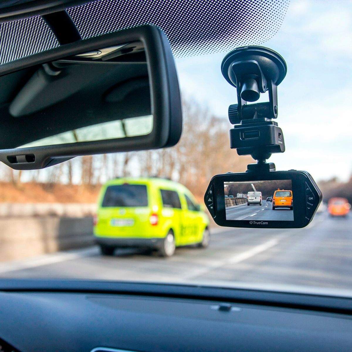 La cámara doble para el coche que graba delante y detrás y es ideal para conducir con más tranquilidad