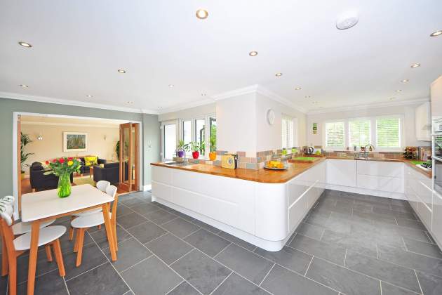 Imatge d'una taula integrada a la cuina / Foto: Pixabay Imatge d'una taula integrada a la cuina / Foto: Pixabay