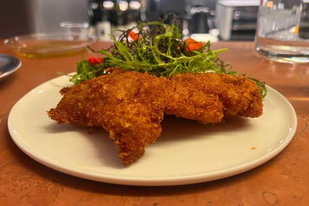 Milanesa de pularda del restaurante Piedra. / Foto: Rosa Molinero Trias Milanesa de pularda del restaurante Piedra. / Foto: Rosa Molinero Trias