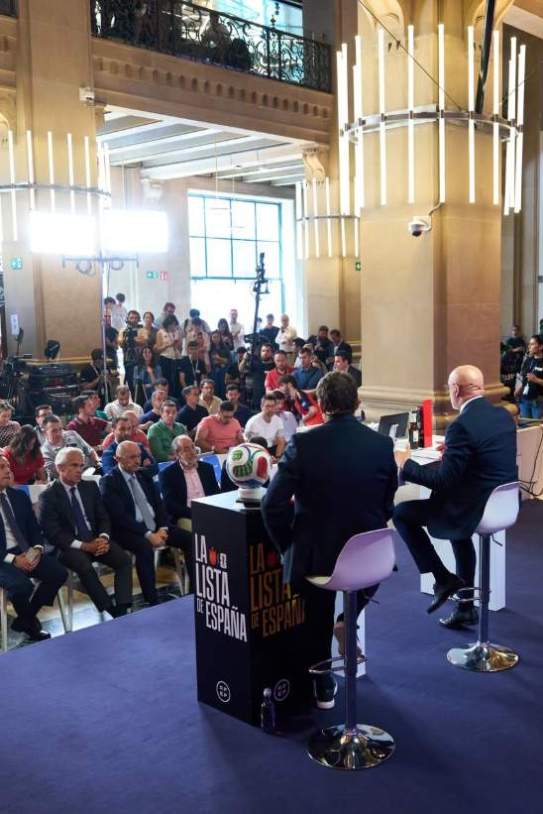 Luis de la Fuente, anunciando los elegidos de la 'Roja' para el Mundial IG Luis de la Fuente, anunciando los elegidos de la 'Roja' para el Mundial IG