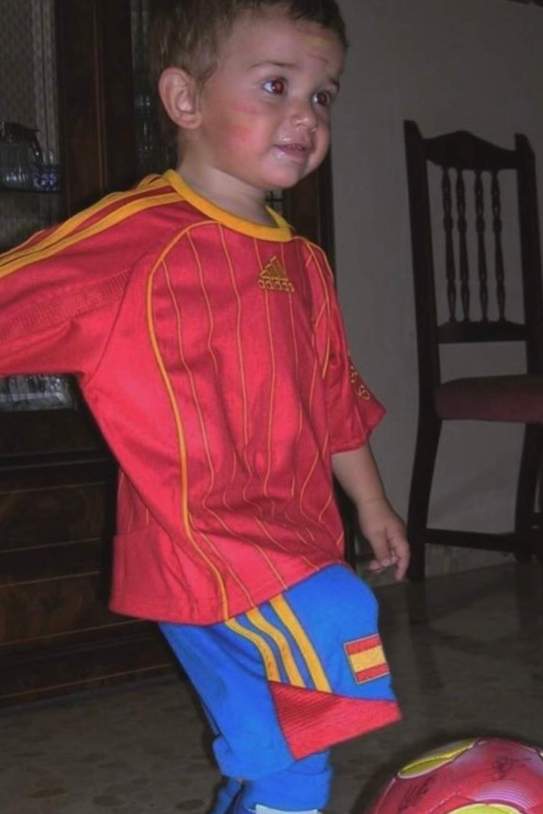 Gavi quan era petit vestit de la selecció espanyola / Instagram