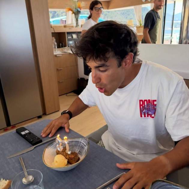 Joan Verdú bufant les espelmes Instagram Joan Verdú bufant les espelmes Instagram