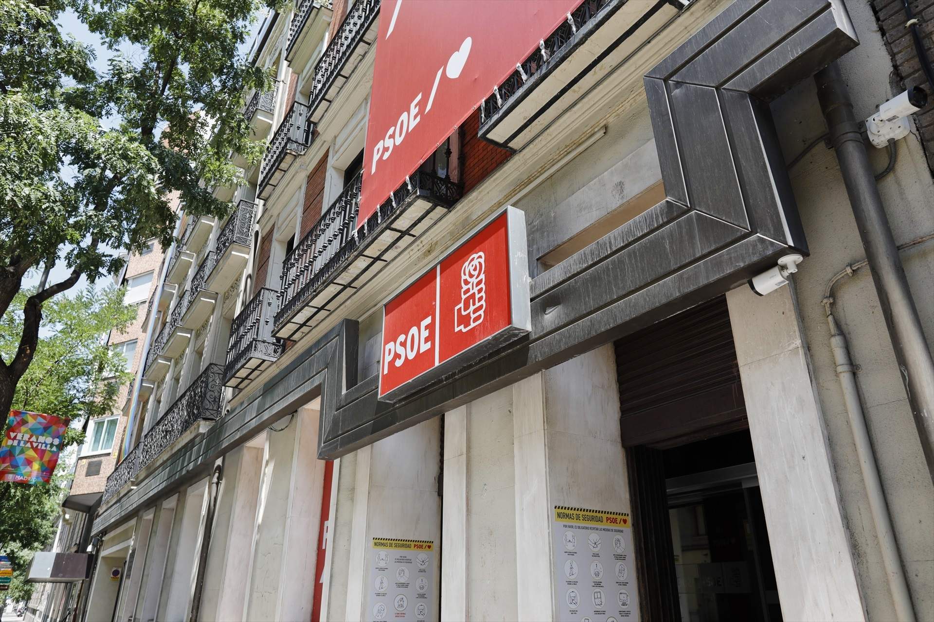 L'UCO escorcolla Ferraz per la presumpta trama de finançament il·legal al PSOE