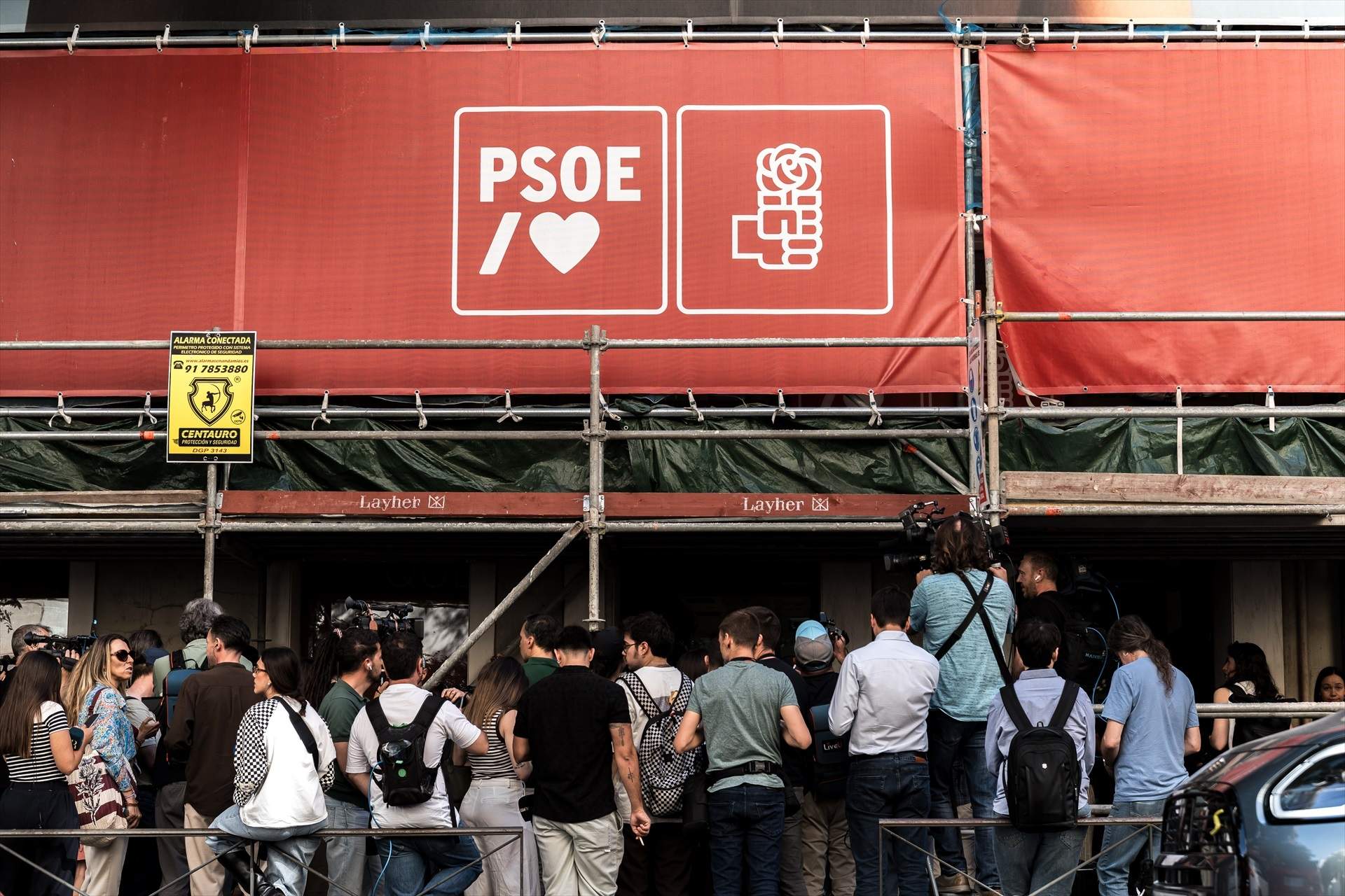 L'UCO entra a Ferraz pel cas Leire i el jutge imputa Cerdán, Zarrías i la gerent del PSOE