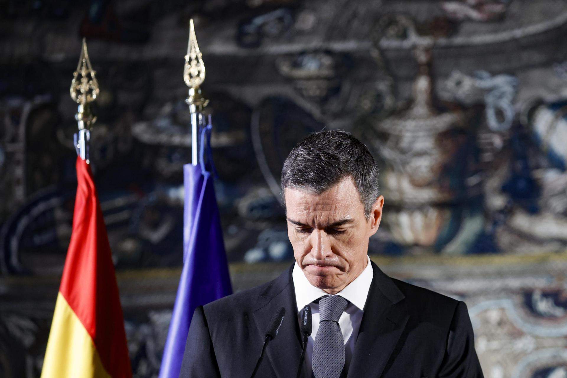 Sánchez, enrocado: reitera su apoyo a Zapatero pese al sumario y mantiene que agotará la legislatura