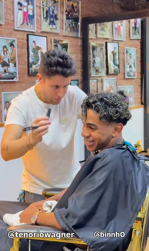 Lamine Yamal a la perruqueria / Instagram Lamine Yamal a la perruqueria / Instagram