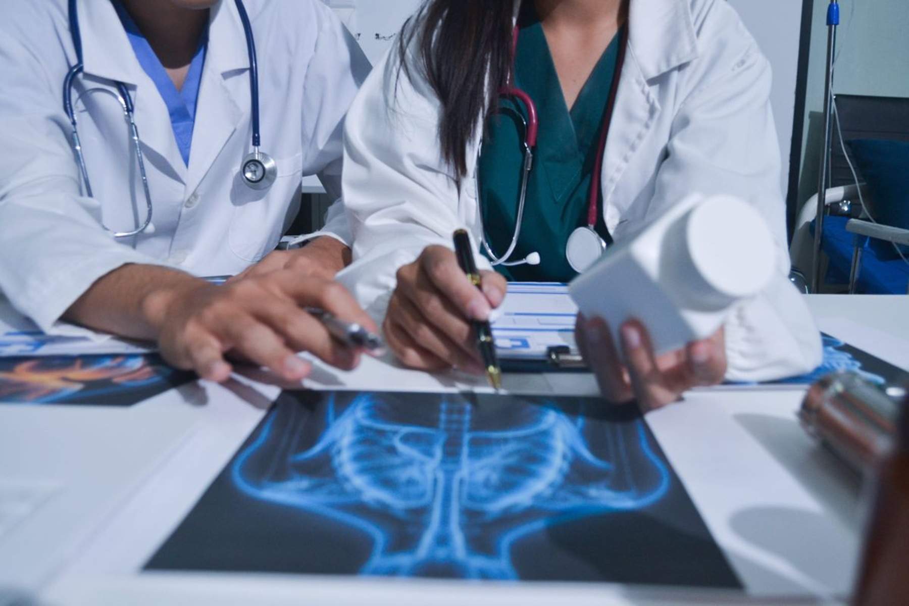 La xarxa hospitalària madrilenya sosté l'assistència i rebaixa temps d'espera
