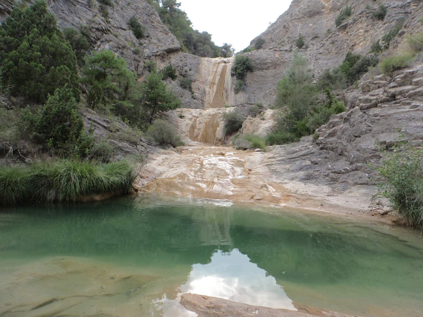 La ruta fàcil fins a unes piscines naturals d'aigua cristal·lina a Catalunya: un racó únic