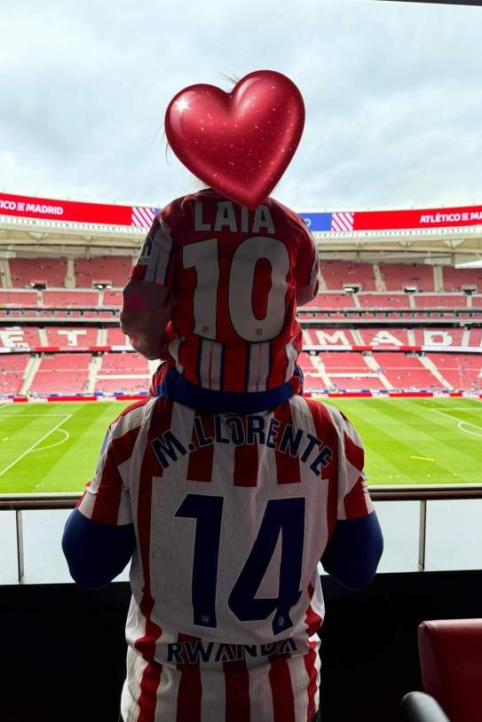 Dabiz Muñoz amb la seva filla Laia al coll vestida de l'Atlètic de Madrid / Instagram Dabiz Muñoz amb la seva filla Laia al coll vestida de l'Atlètic de Madrid / Instagram