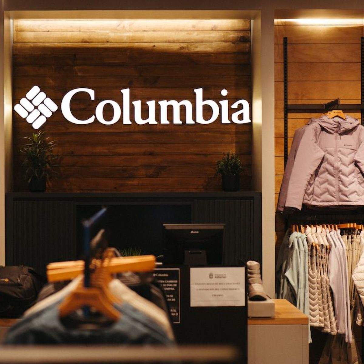 La jaqueta impermeable Columbia que encaixa amb l’entretemps per dies de pluja cau per sota dels 50 €