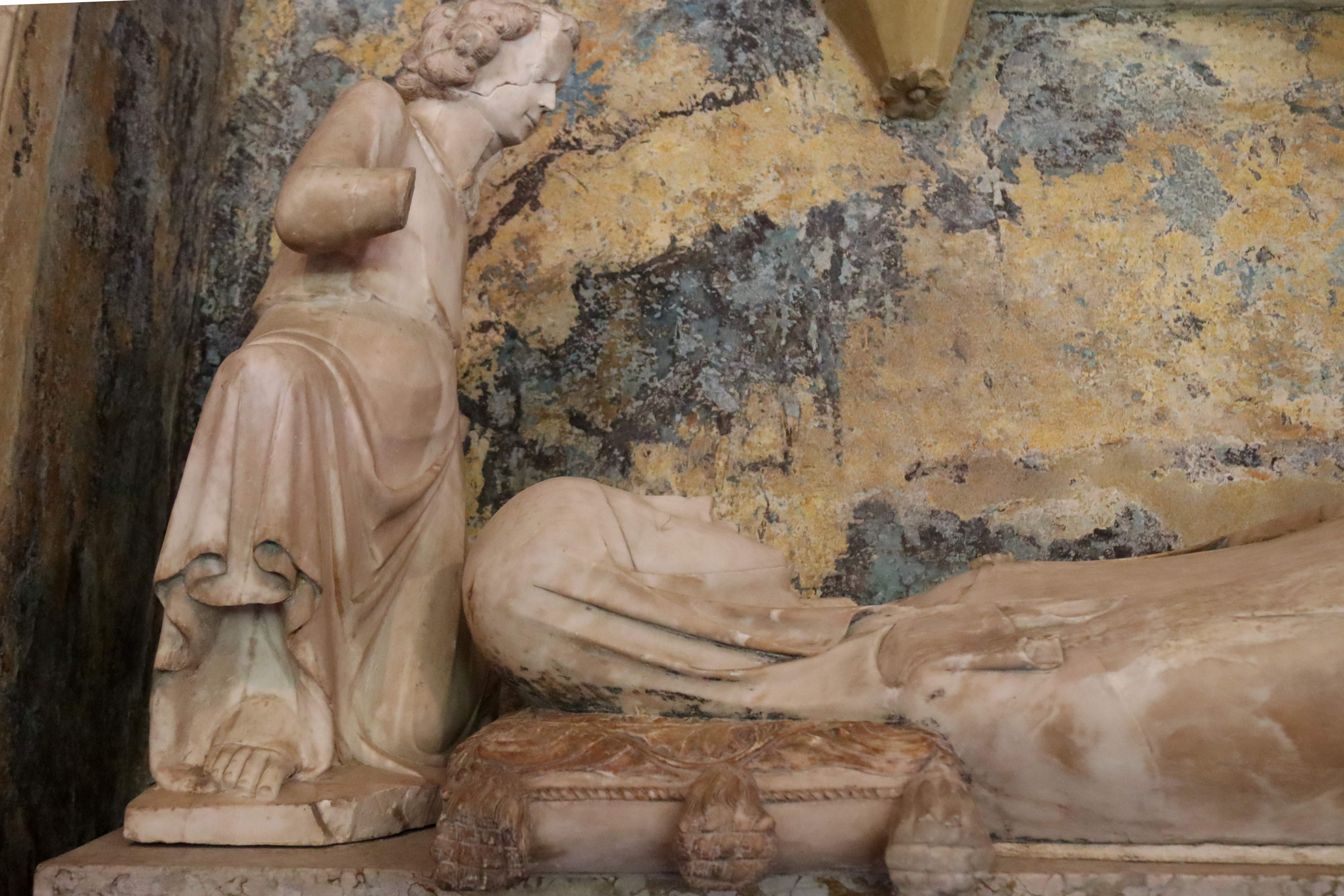 L'obertura de tombes al monestir de Pedralbes revela detalls fins ara desconeguts de la reina Elisenda / ACN