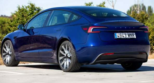 És el cotxe favorit dels taxistes: millor que el Corolla i per a la ciutat aquest Tesla és imbatible