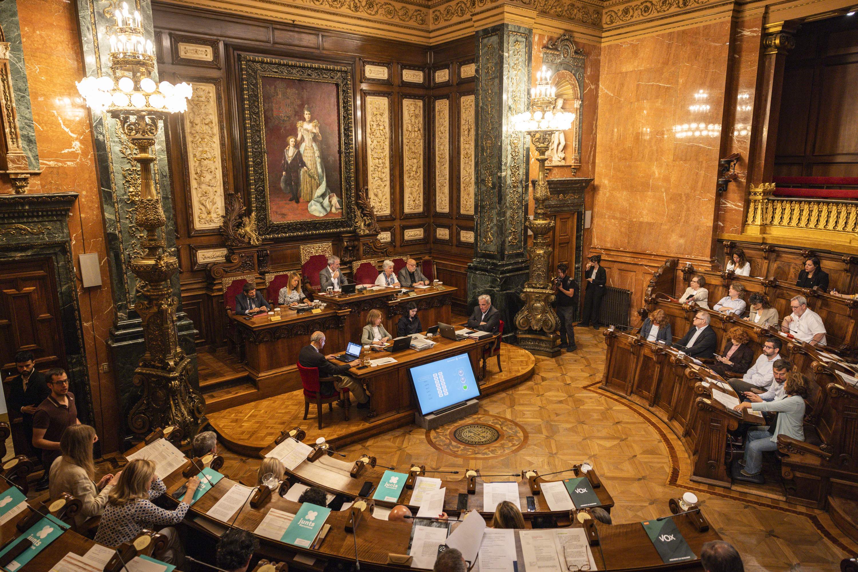 Barcelona tomba la proposta d'ordenances fiscals de Collboni tot i apujar la taxa a creueristes d'escala