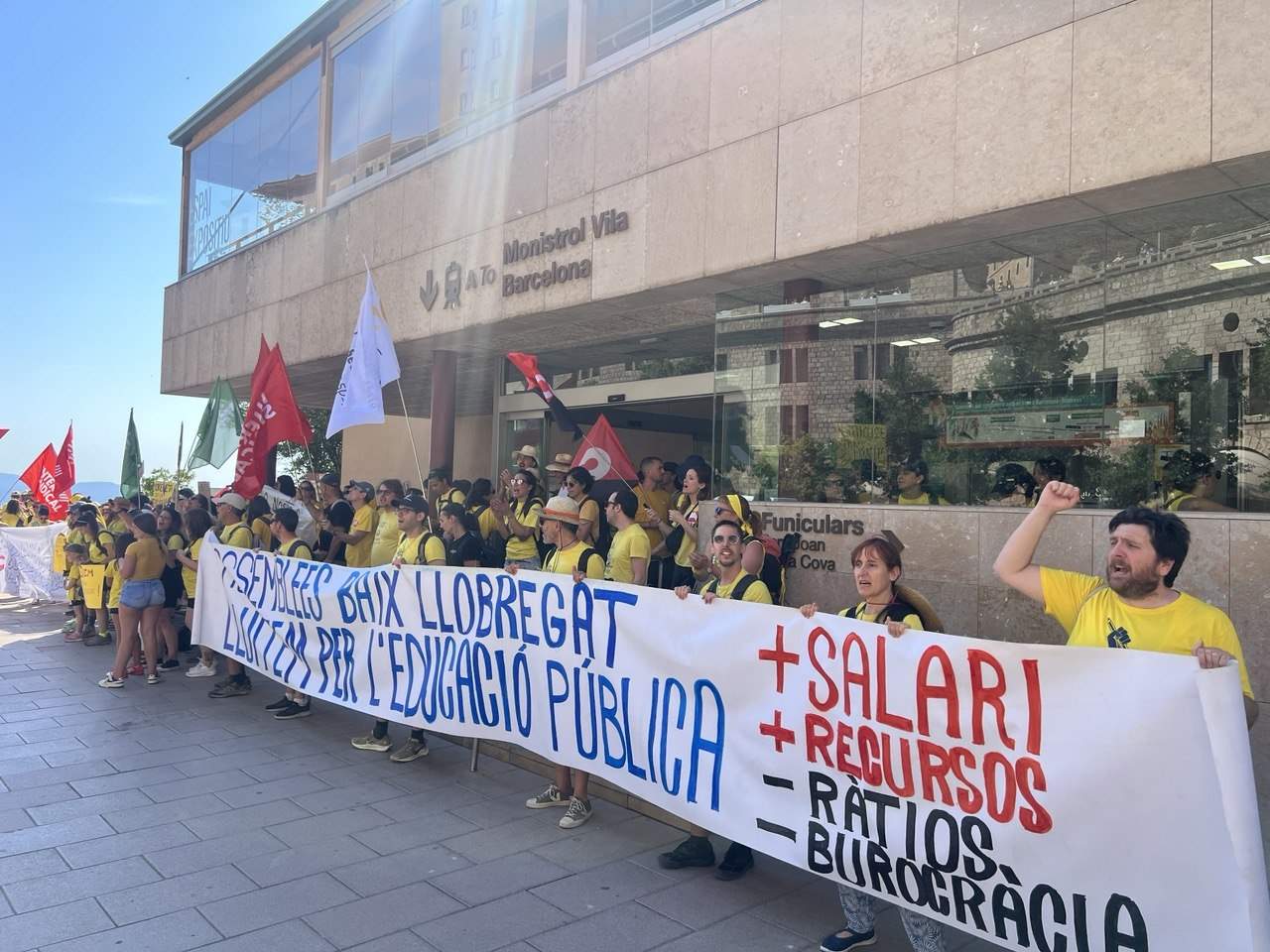educació docents protesta tall cremallera montserrat ustec