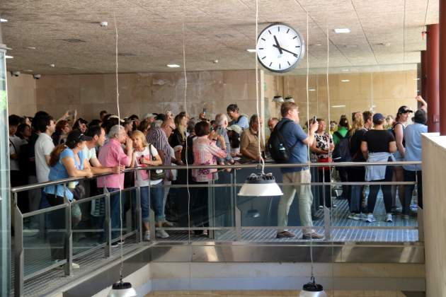 mestres en vaga montserrat protesta tensió visitants acn 