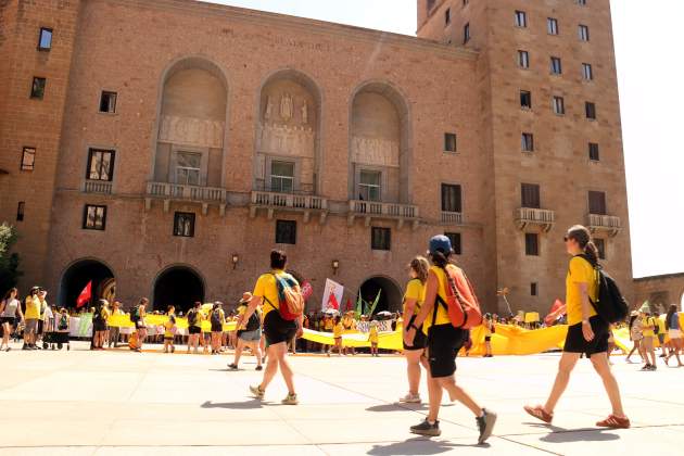 Cientos de docentes bloquean el acceso a la basílica / ACN