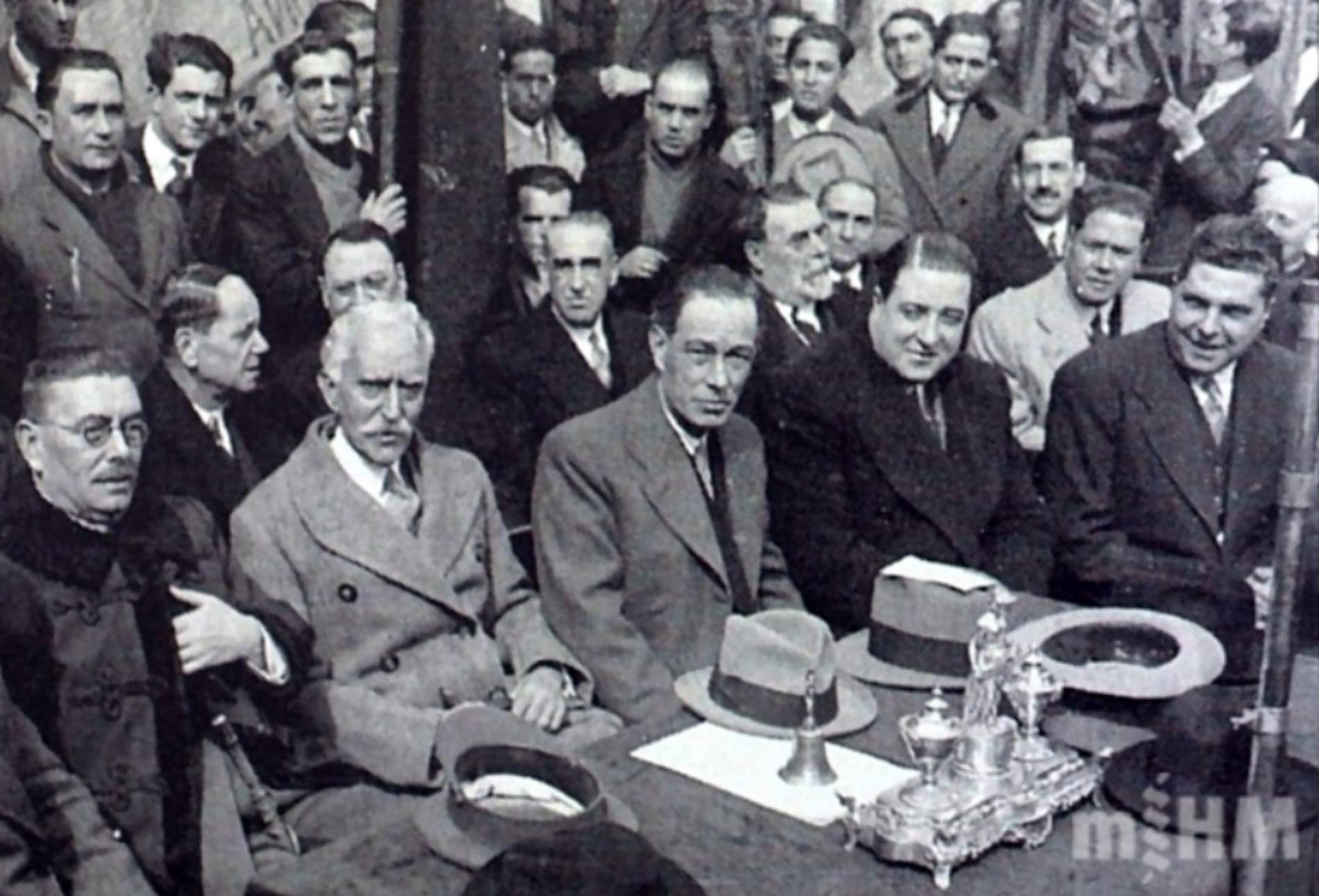 El president Macià i l'alcalde Aiguader en la inauguració de l'escola Collaso Gil (1932). Font Museu Història Medicina
