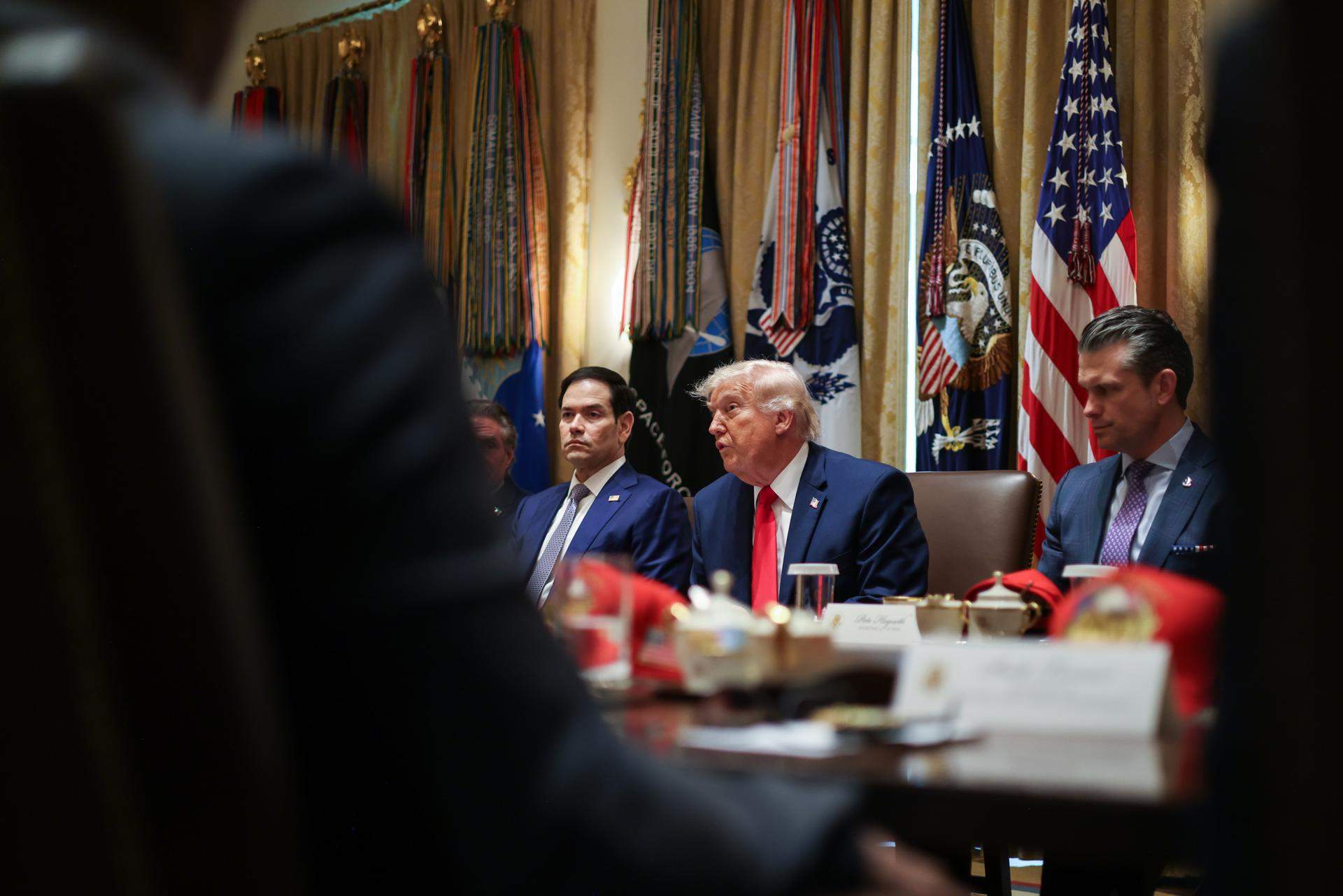 Trump ajorna la seva “decisió final” sobre l’acord amb l'Iran després d’una reunió a la Casa Blanca