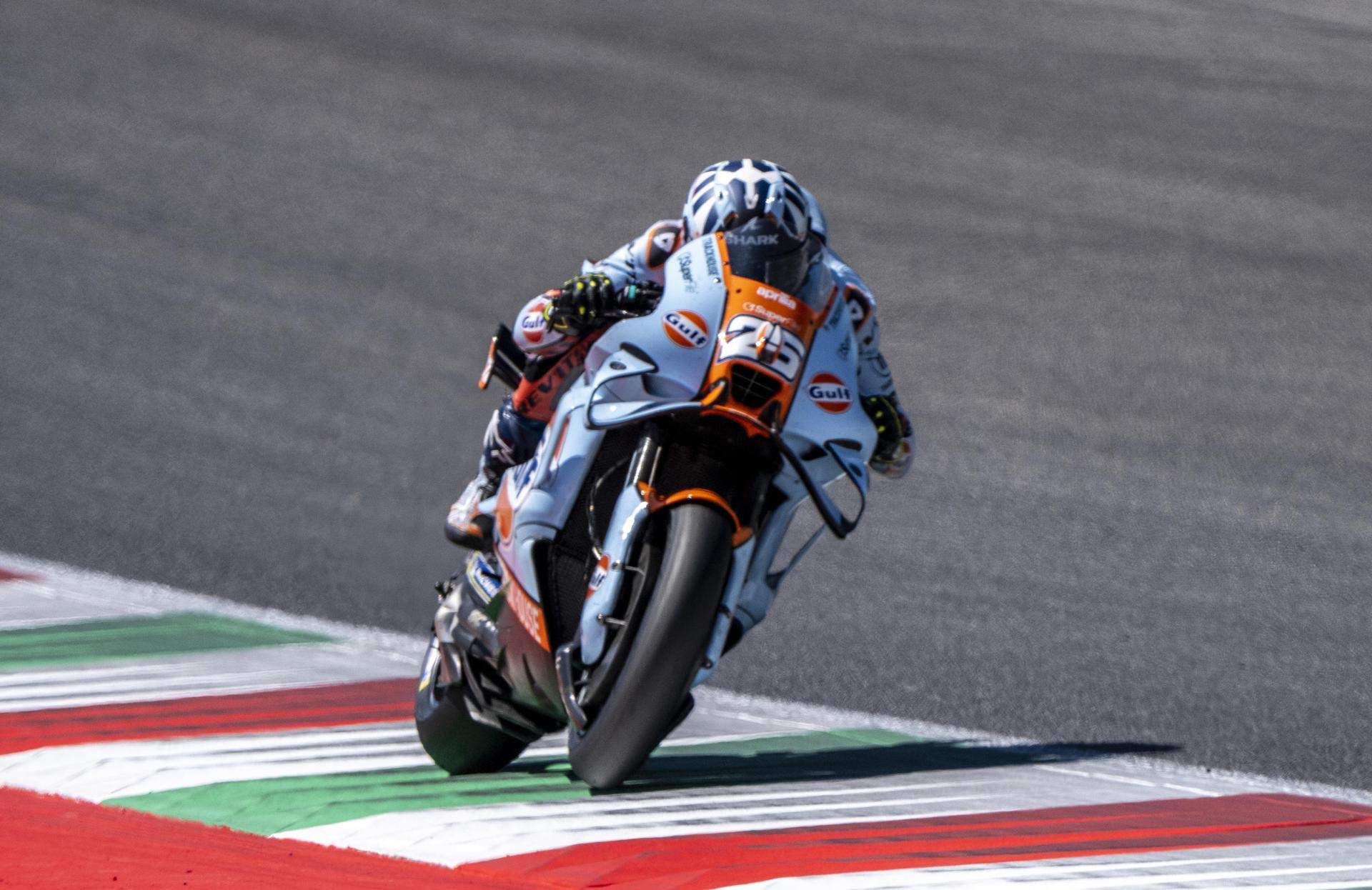 Marc Márquez reaparece con carácter en un sprint de Mugello gobernado por Raúl Fernández