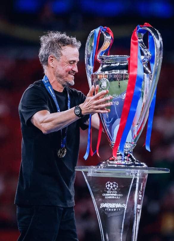 Luis Enrique, amb la seva tercera Champions, segona consecutiva amb el PSG IG Luis Enrique, amb la seva tercera Champions, segona consecutiva amb el PSG IG