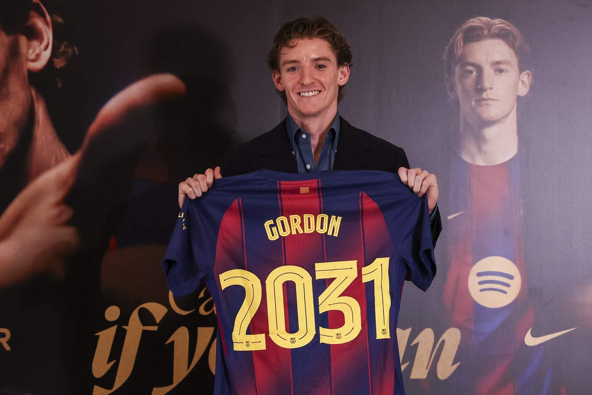 Anthony Gordon, el primer gran fichaje del Barça, sorprende con su interés por el catalán