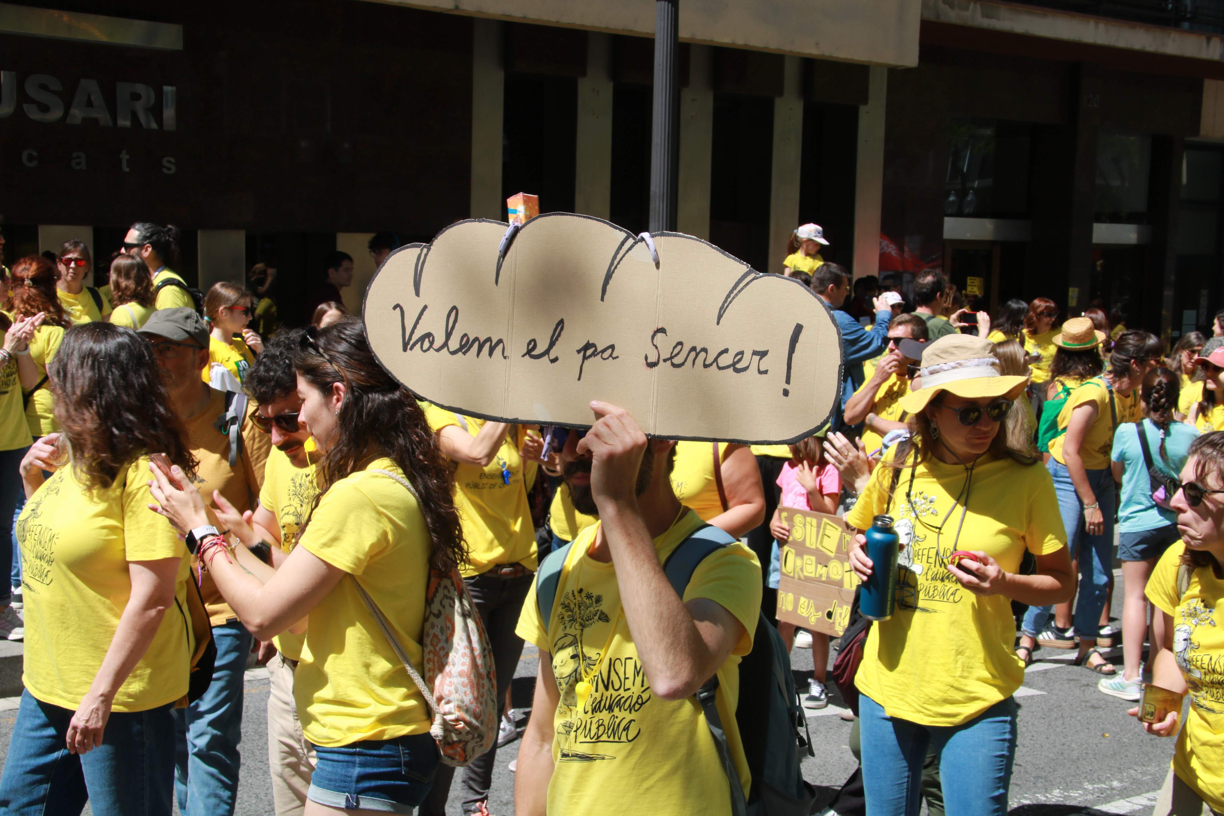 La otra cara del acuerdo educativo: ¿qué denuncian la CGT, la Intersindical y la COS para votar en contra?