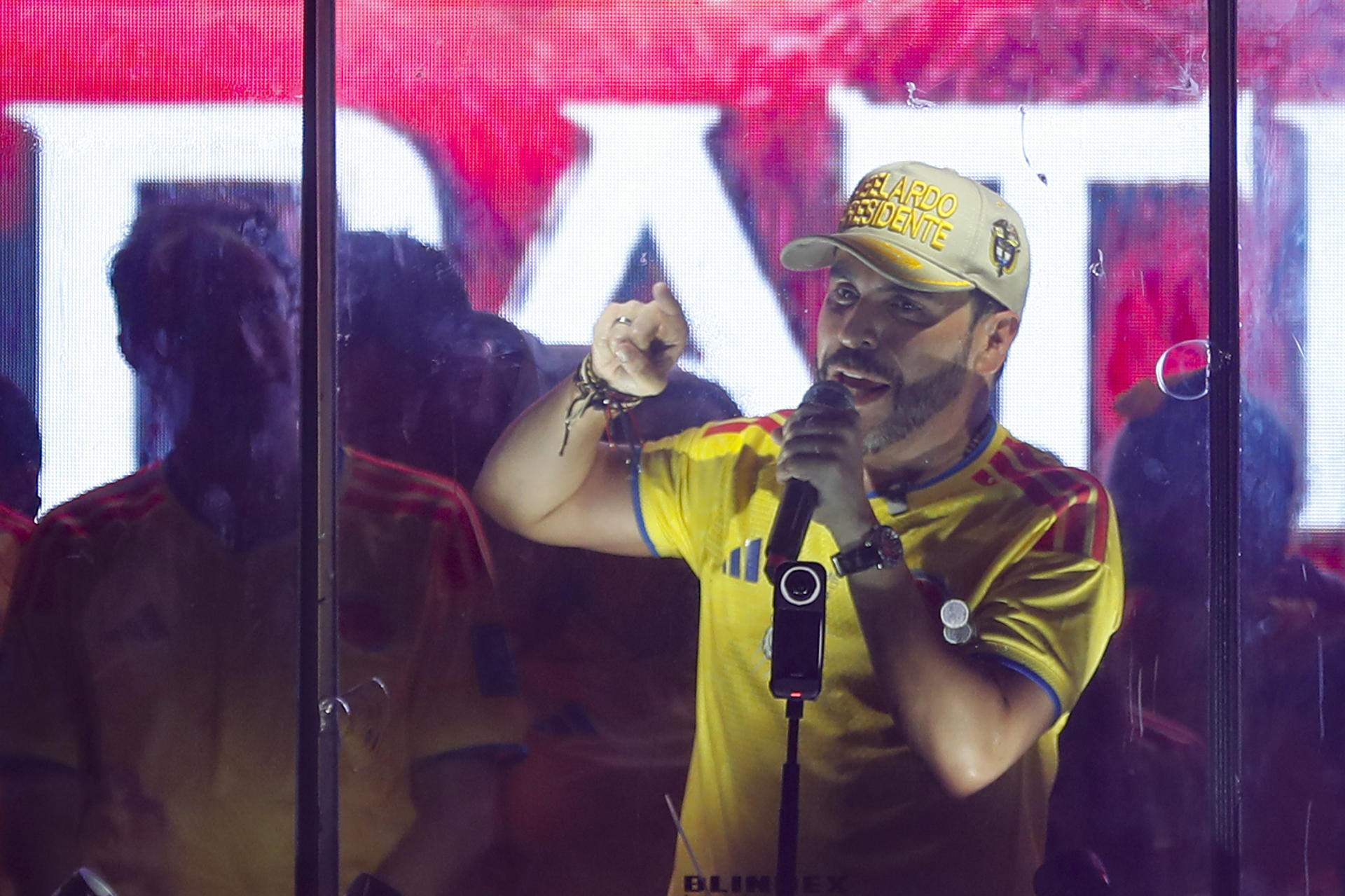 El ultra De la Espriella toma ventaja en la primera vuelta en Colombia entre acusaciones de la izquierda