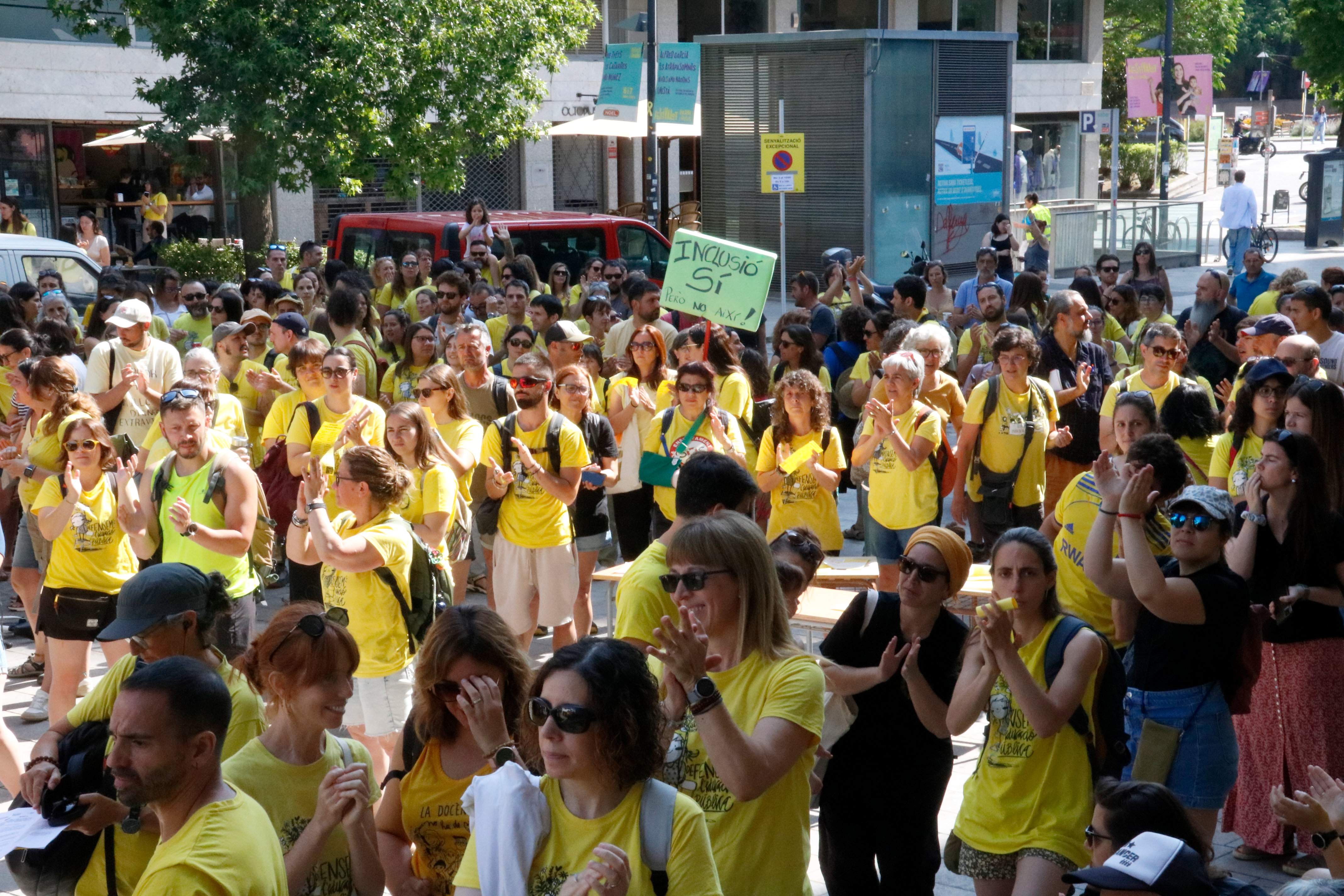 Mestres crítics amb el preacord entre Educació i els sindicats mantenen la protesta abans de votar-lo