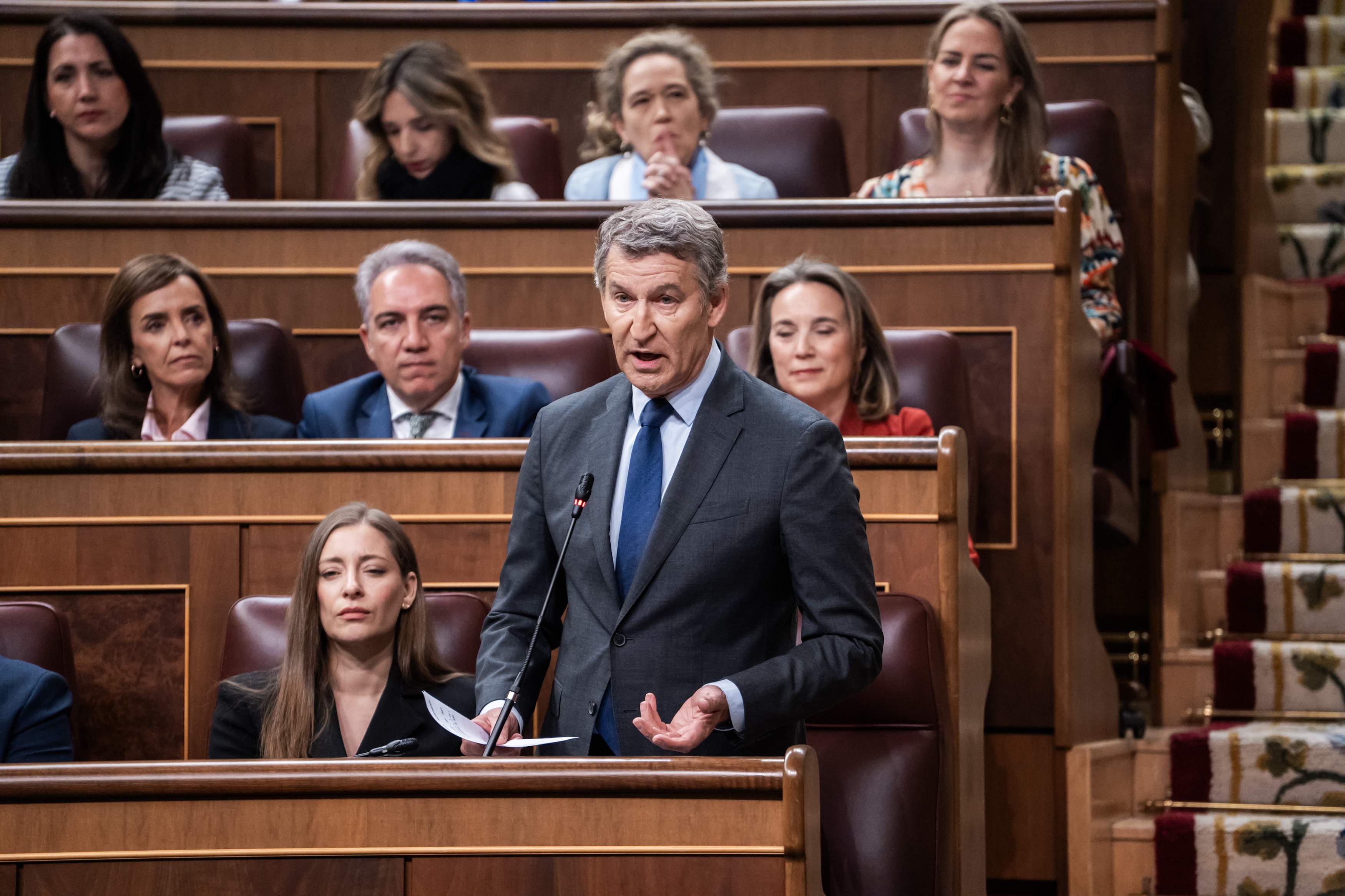 Dues enquestes situen PP i Vox per sobre dels 200 escons amb un PSOE a la baixa
