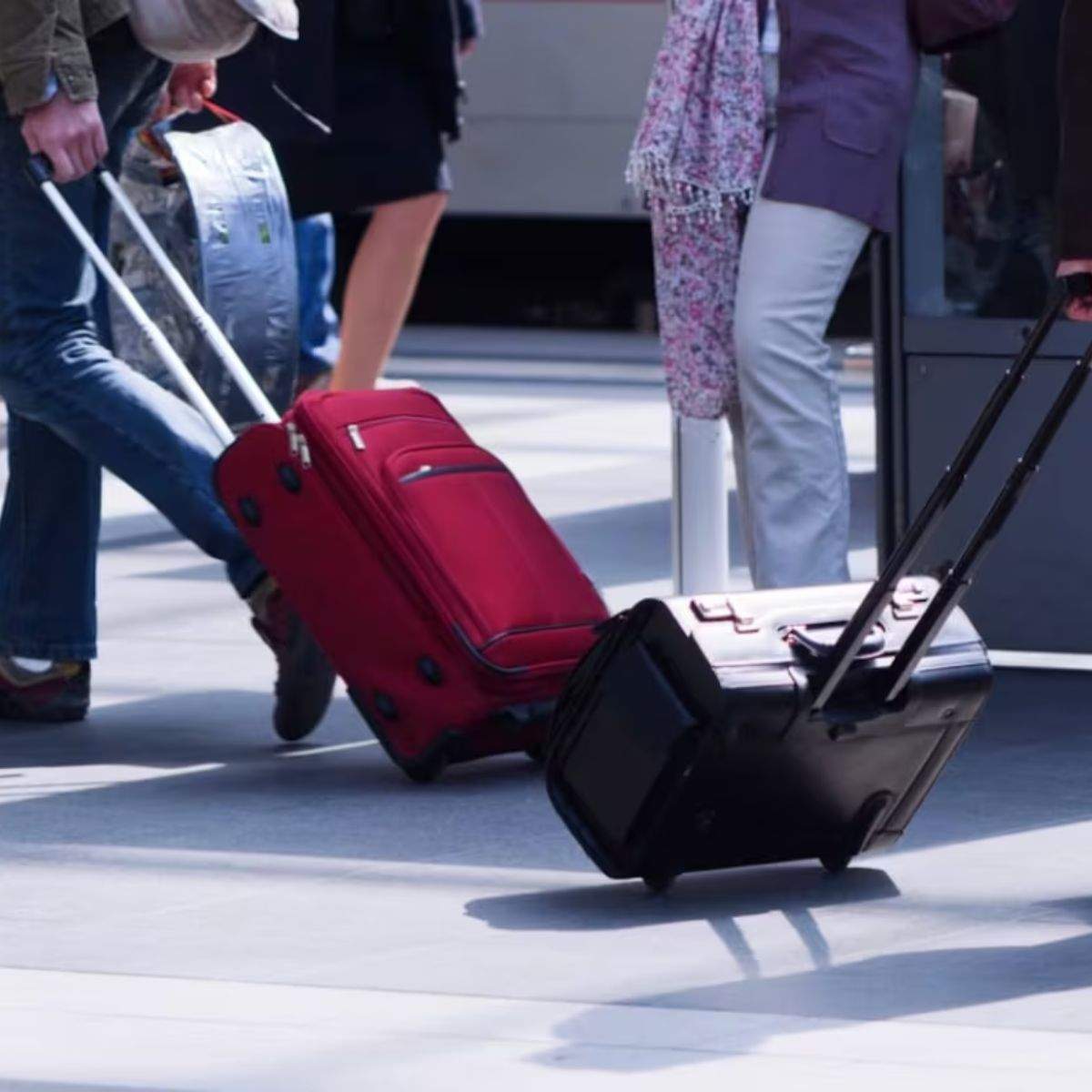 Las mejores maletas de cabina de Amazon para viajar ligero y sin facturar: ruedas de 360º y precios rebajados