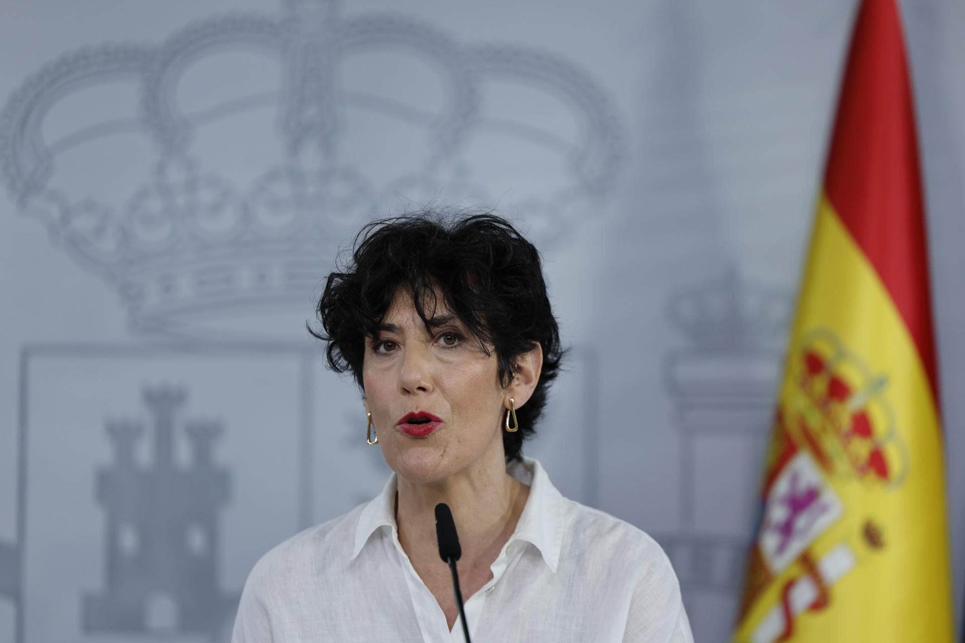 El Gobierno denuncia el "cinismo" y la "desesperación" de Feijóo por sus gestos a Junts y PNV