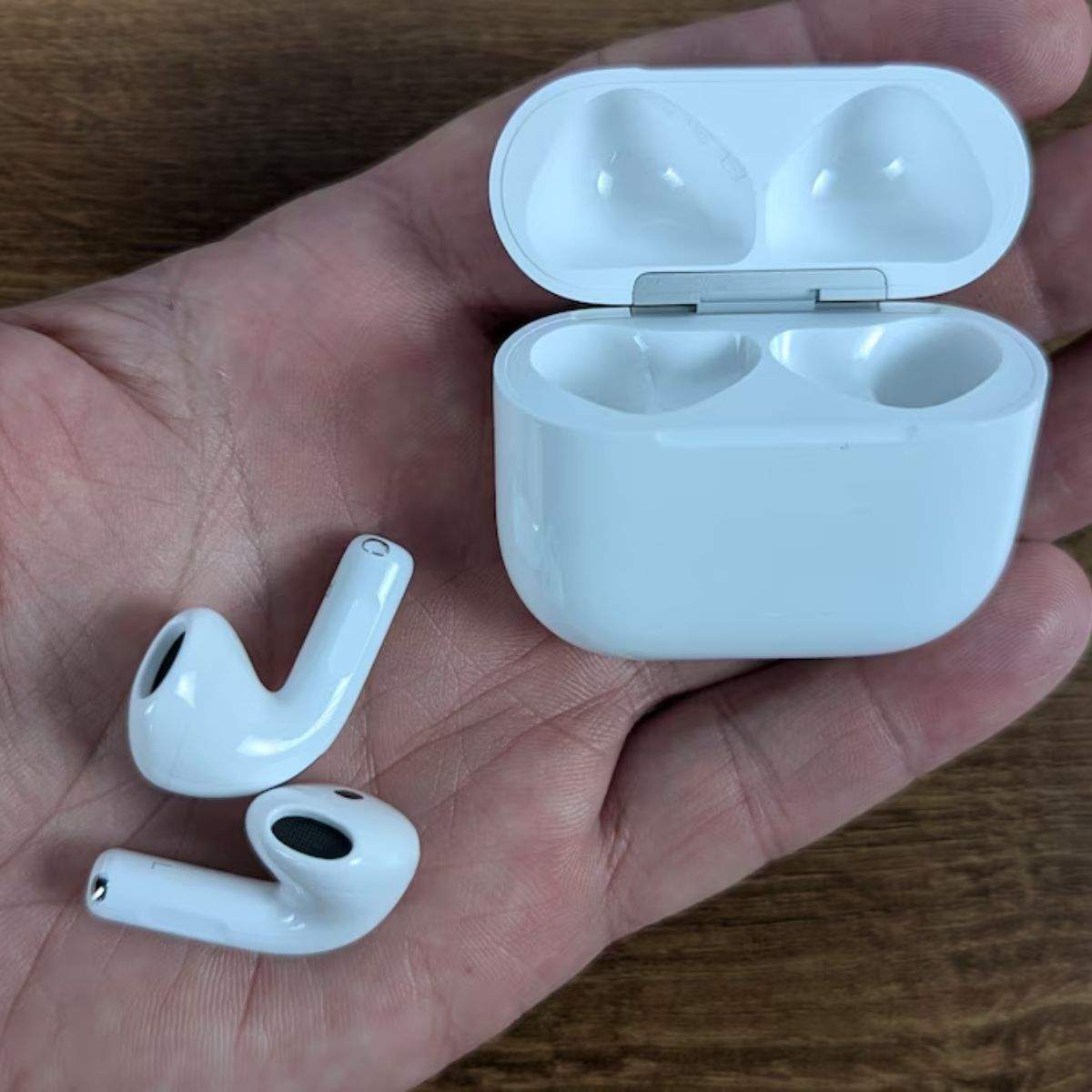 Els auriculars amb millor relació qualitat-preu d'Apple i amb 40 euros de rebaixa: així són els AirPods 4
