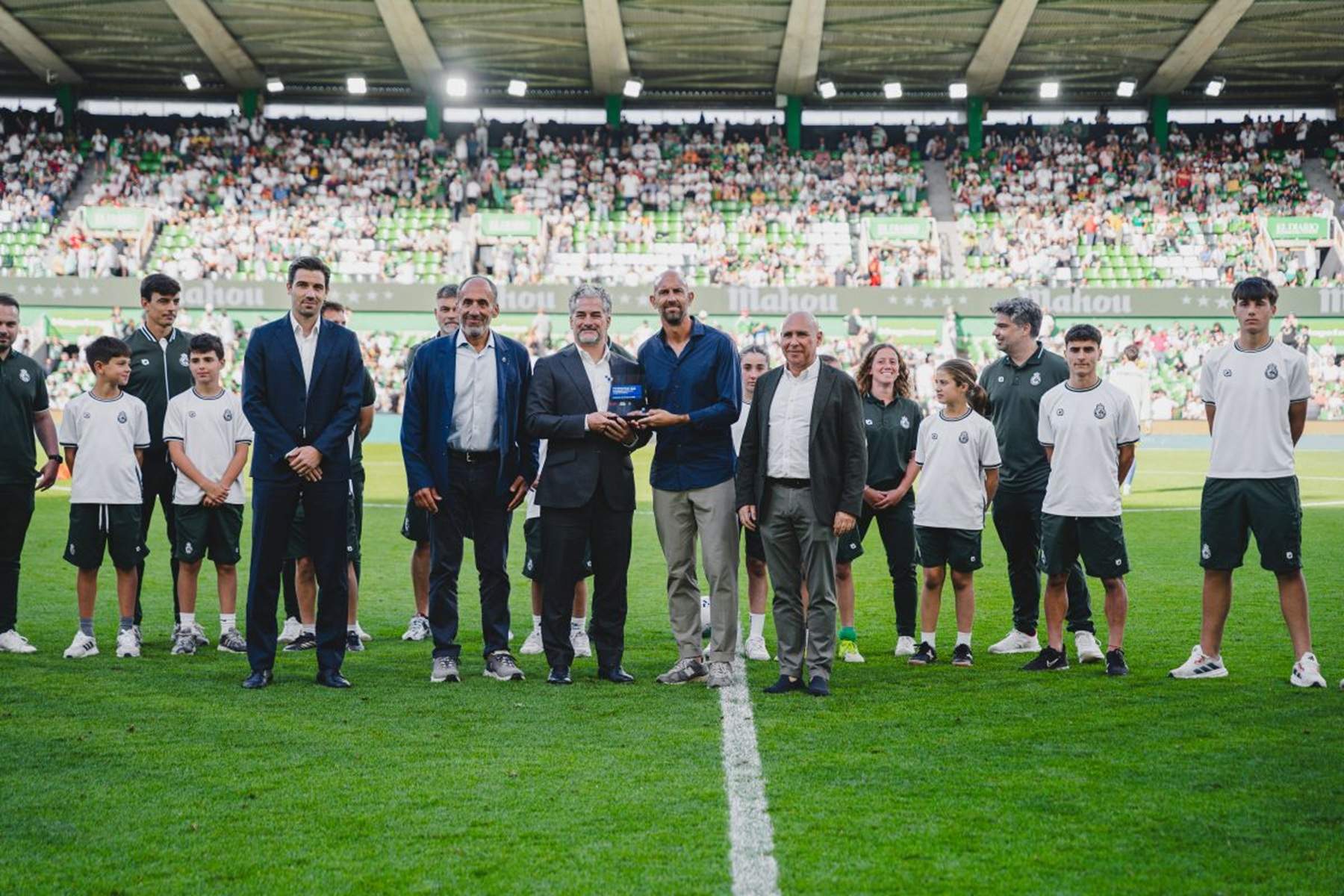 El Racing rep la certificació d'AENOR i LALIGA que acredita l'excel·lència formativa dels planters