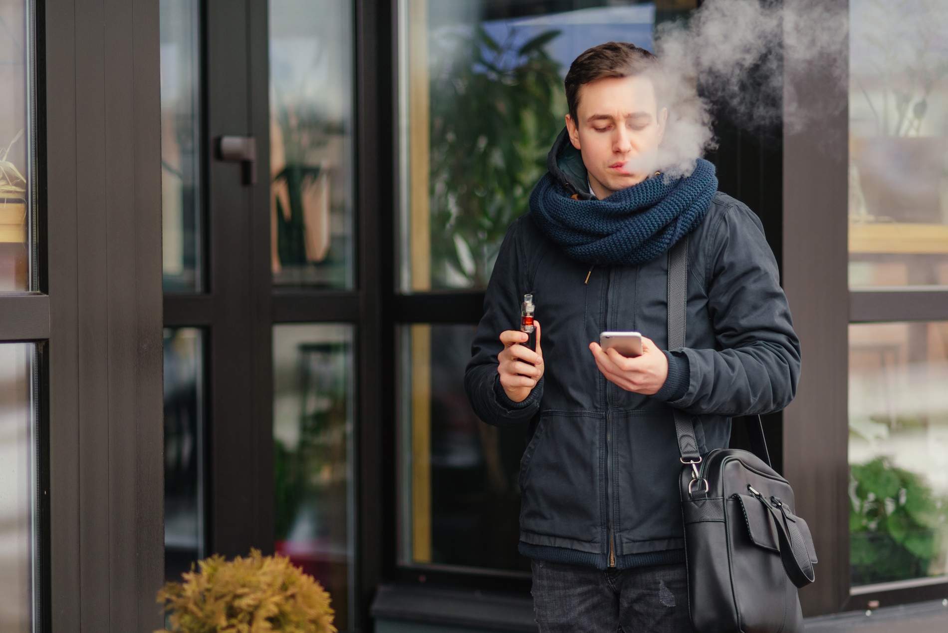 Metges i experts reclamen a la Unió Europea una directiva del tabac basada en evidència científica