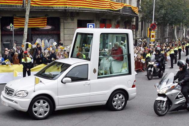 papamobil benet xvi efe papamobil benet xvi efe