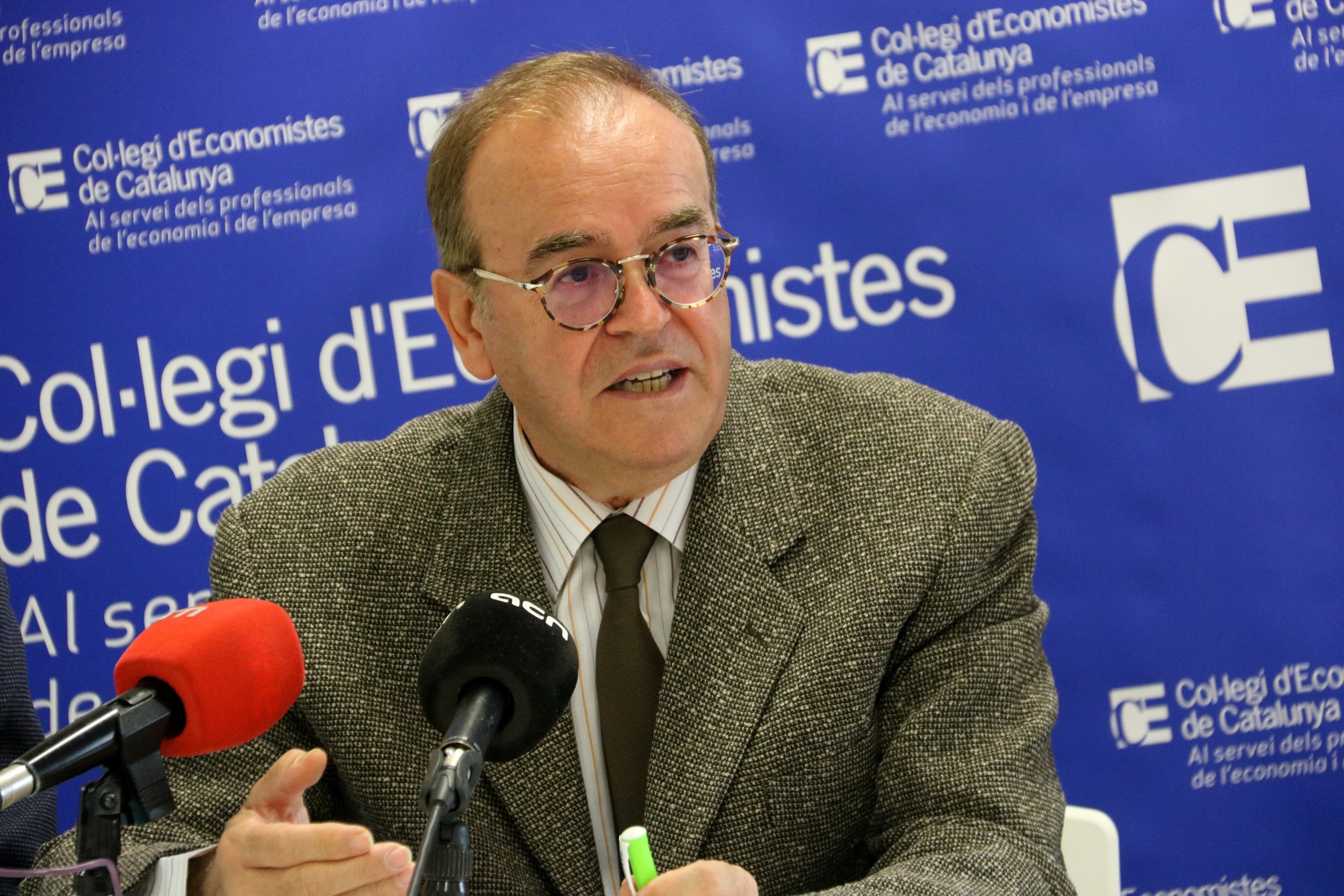 Los economistas catalanes suspenden la gestión de los gobiernos ante la pandemia