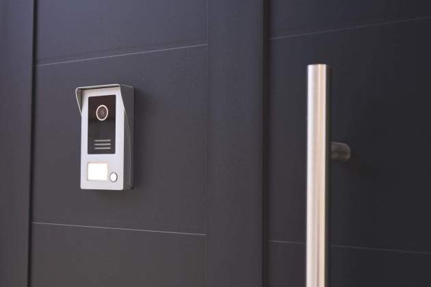 Imatge d'una porta principal d'un habitatge Imatge d'una porta principal d'un habitatge