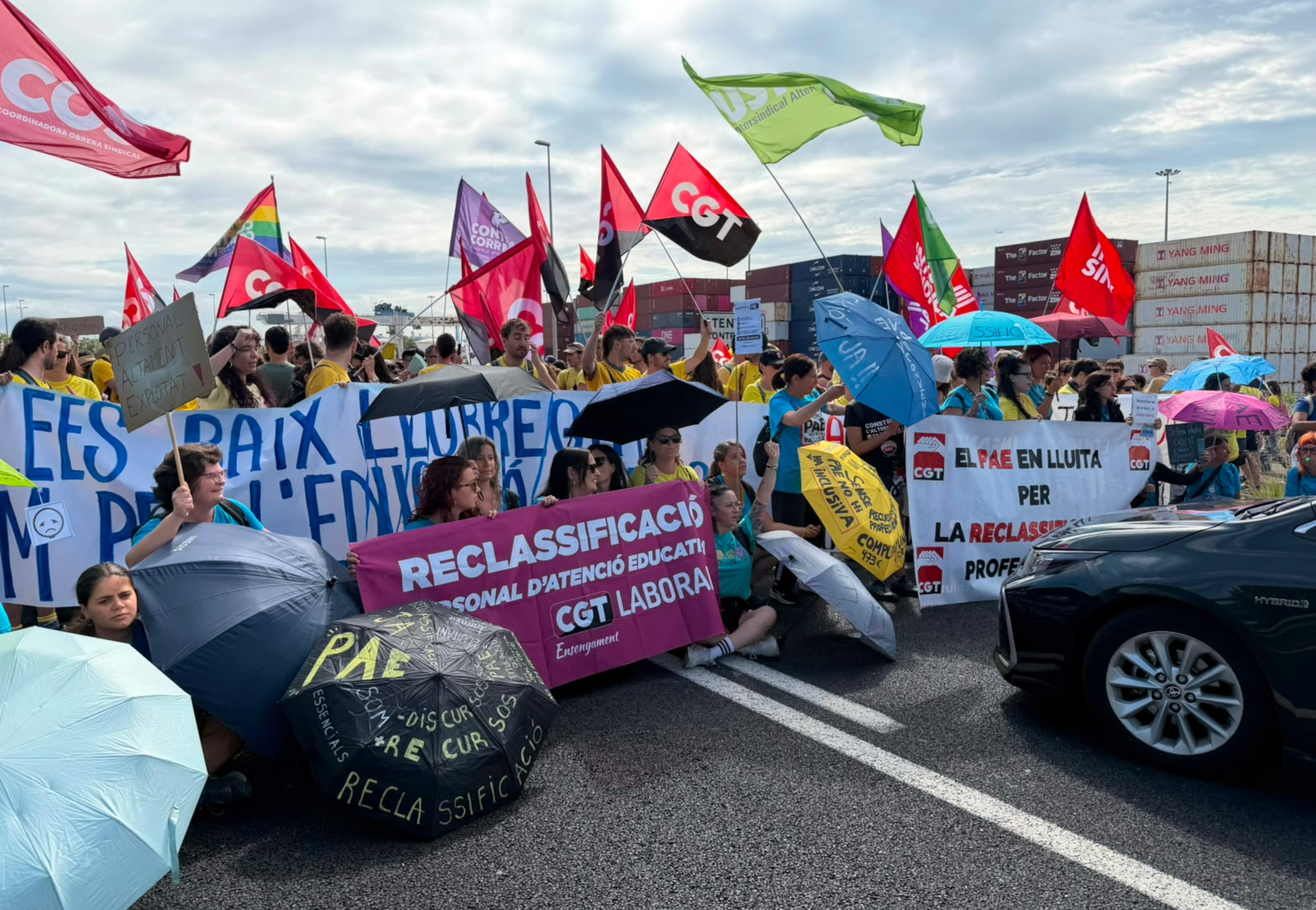 Los docentes vuelven a las calles de Barcelona el día después del revés al acuerdo sindical: cortes de vías