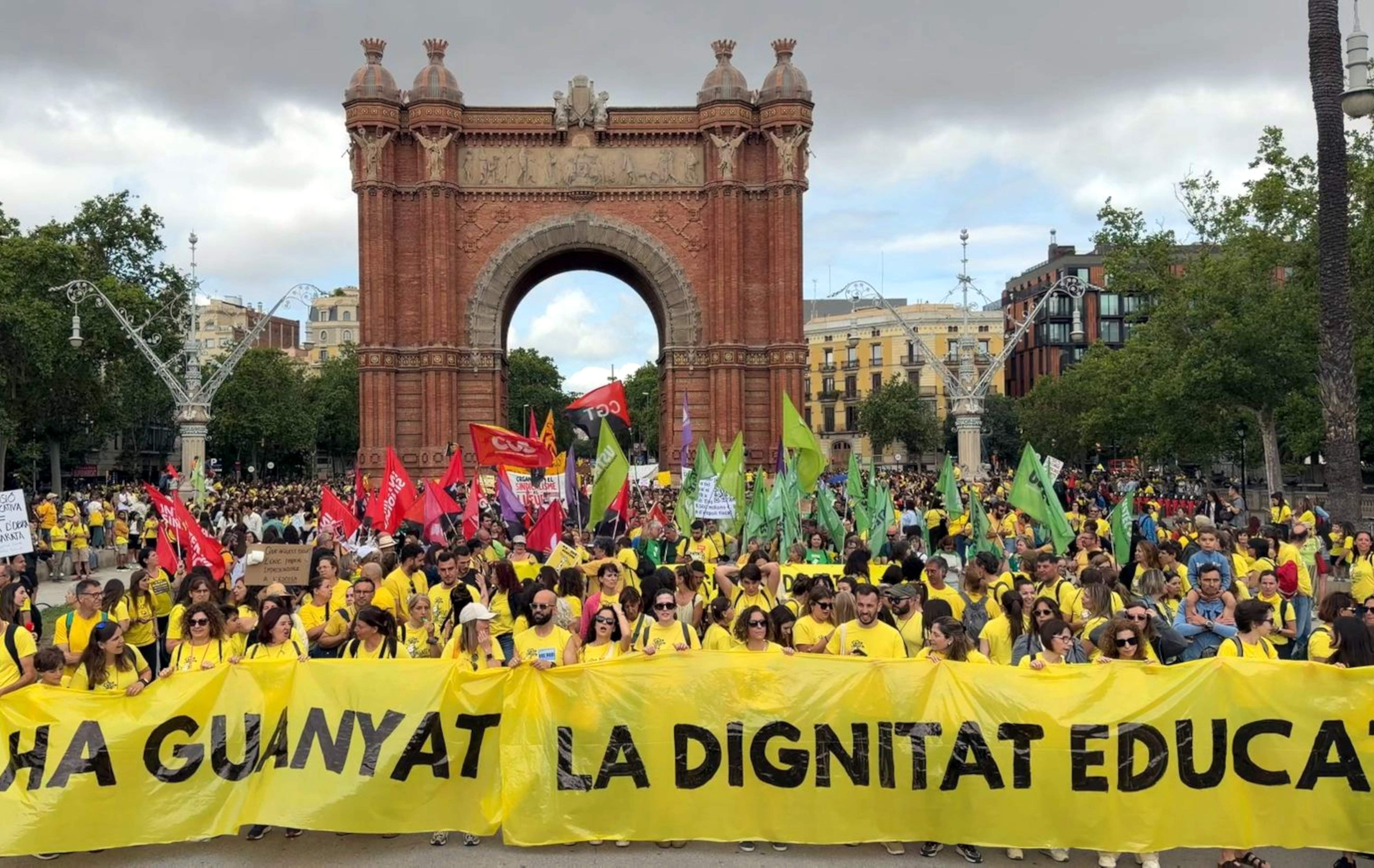 Els sindicats de docents mantenen la vaga de dimarts coincidint amb la visita del Papa a Barcelona