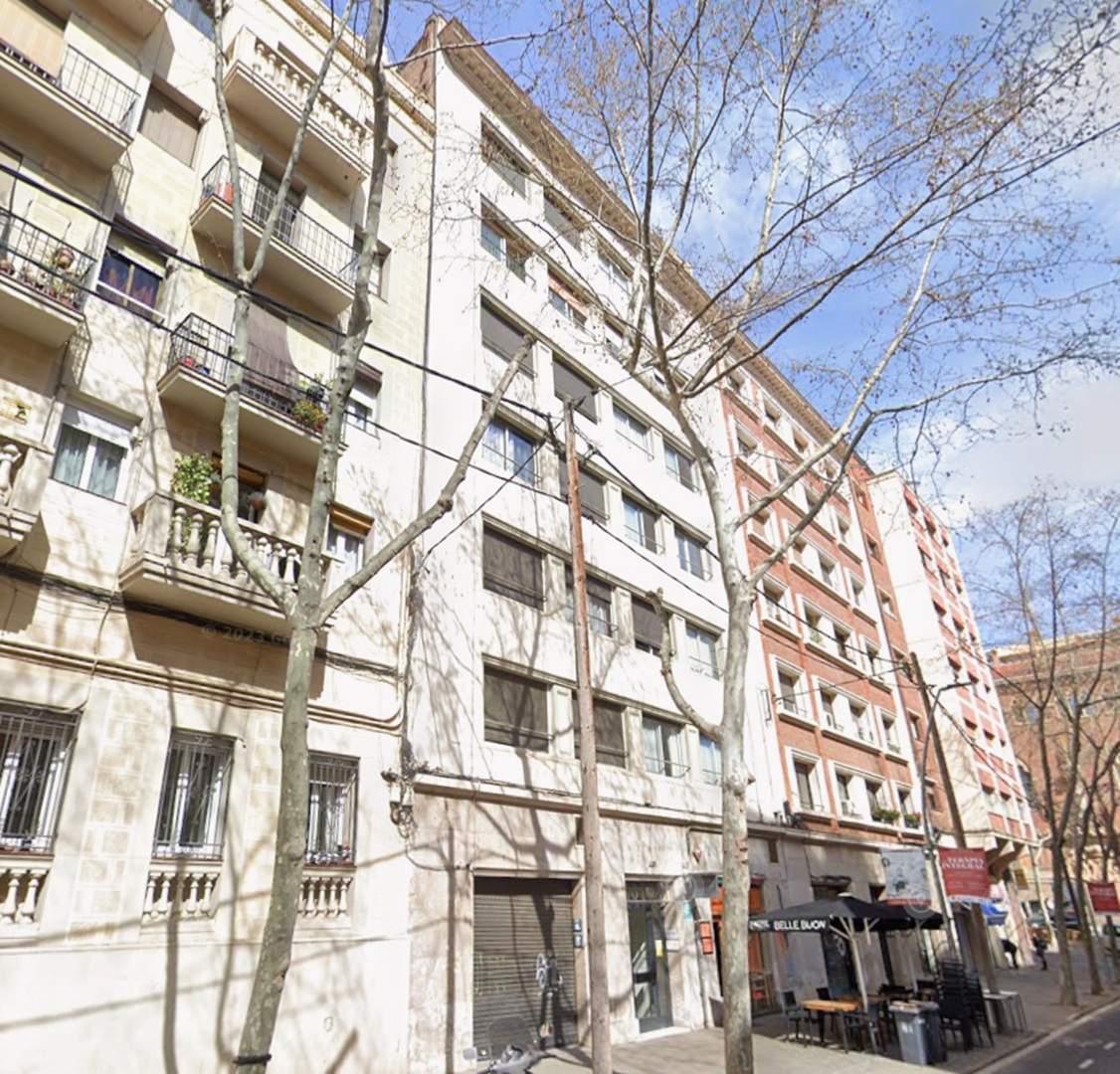 Cúmul d’irregularitats relacionades amb allotjaments turístics en un edifici de Barcelona: 35 expedients