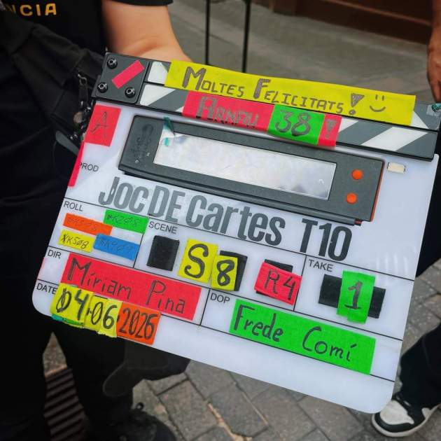 El detall de l'equip de 'Joc de cartes' per a l'aniversari d'Arnau París / Instagram