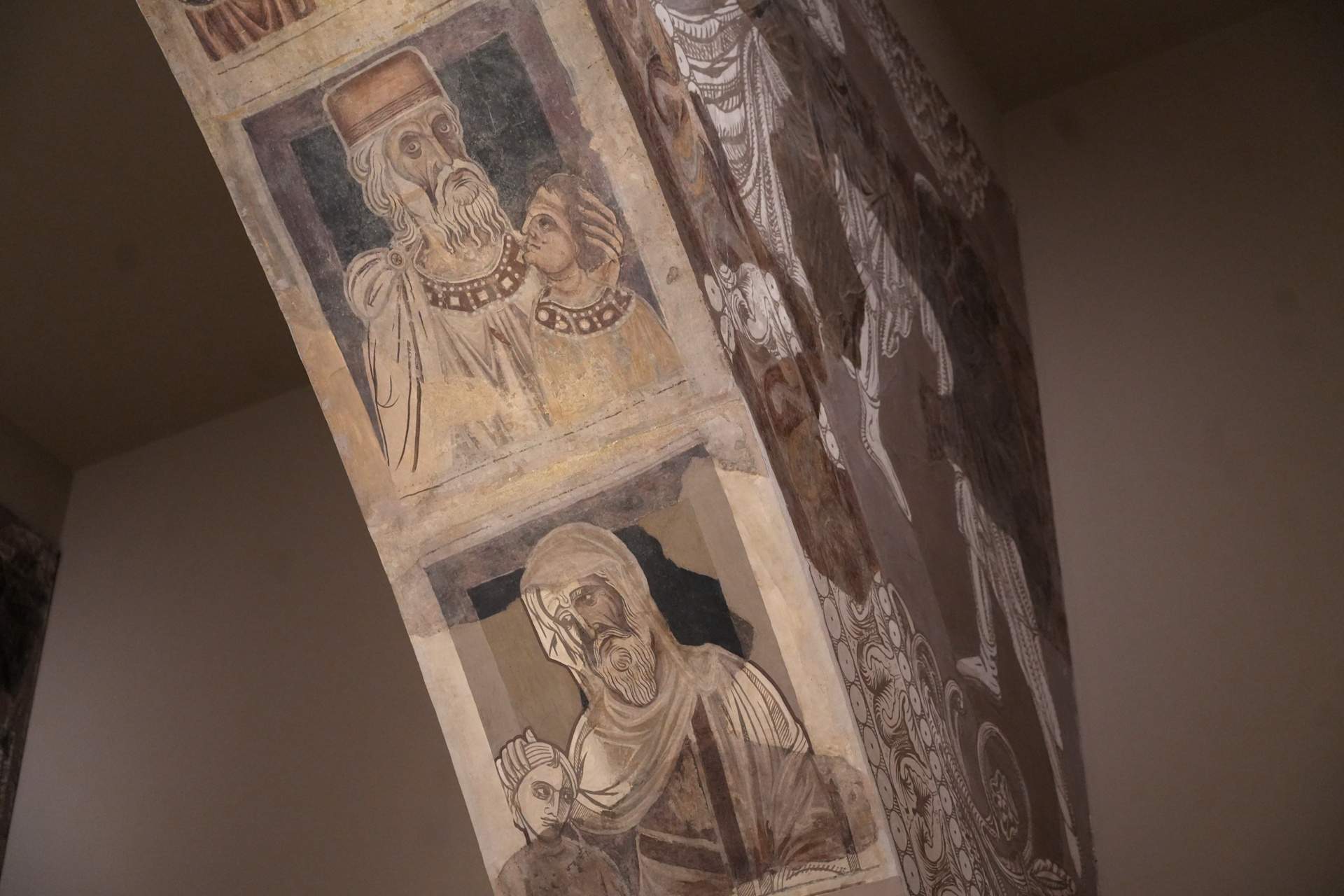 La vicepresidenta de l’Aragó visita d’amagatotis les pintures de Sixena al MNAC