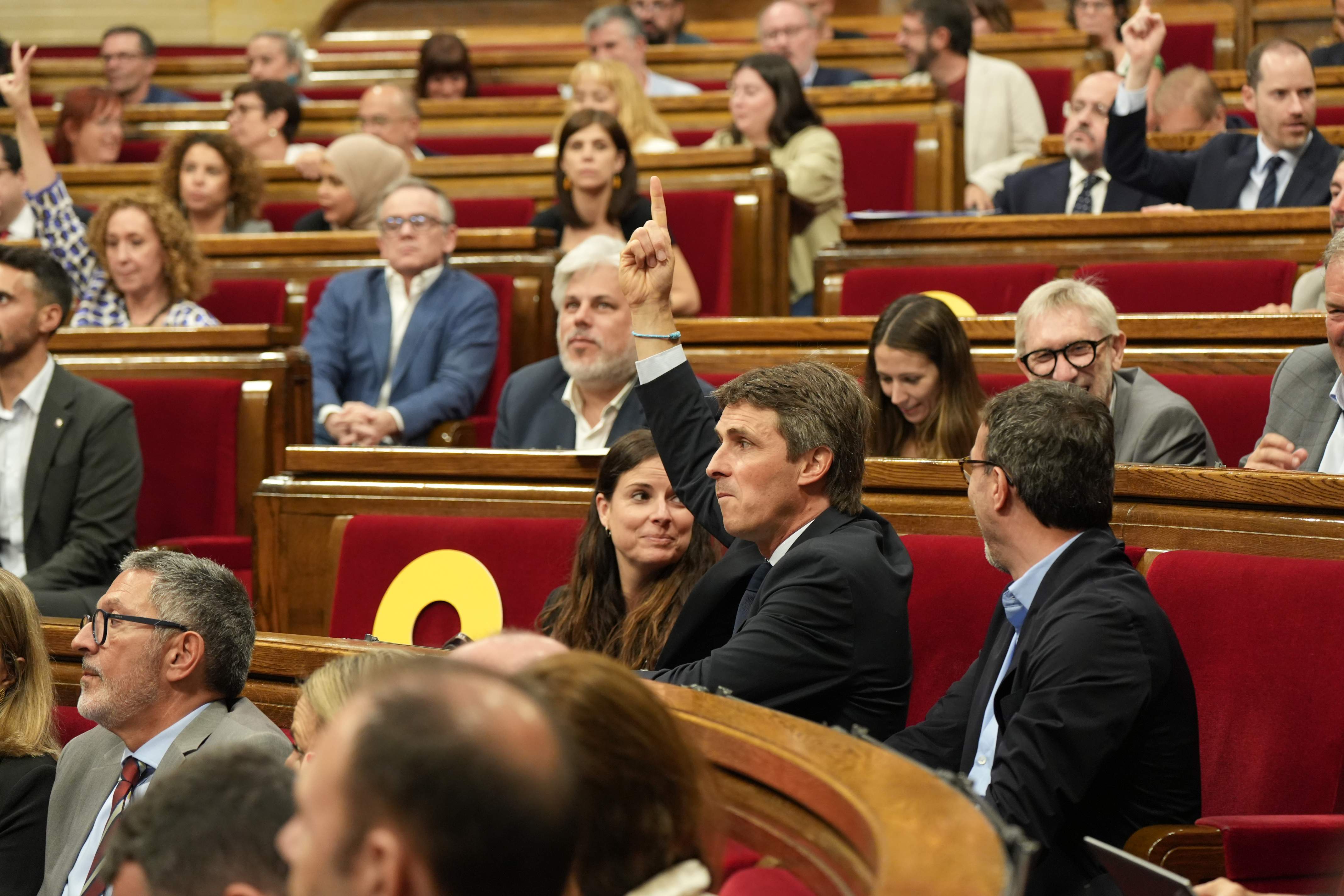 Junts, PP, Vox i AC critiquen que el Govern no abaixi els impostos en el tràmit dels pressupostos